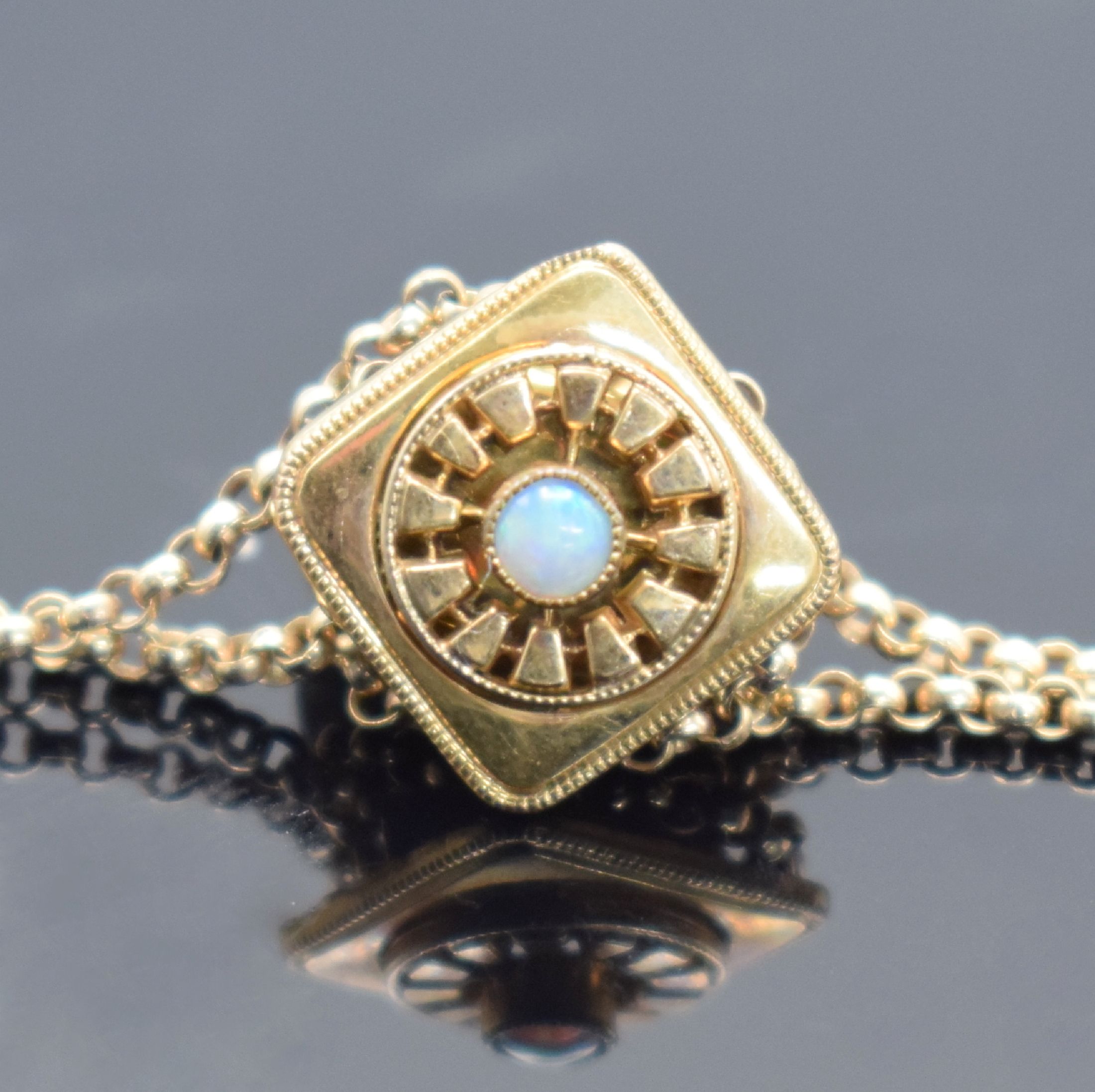 Detail h: PAUL VUILLE-PERRET Damen-Halbsavonette in GG 585/000 an GG 333/000 Kette, Schweiz um 1890, 3-Deckel Goldgeh. aufw. grav., transluzid blau emaill. ...