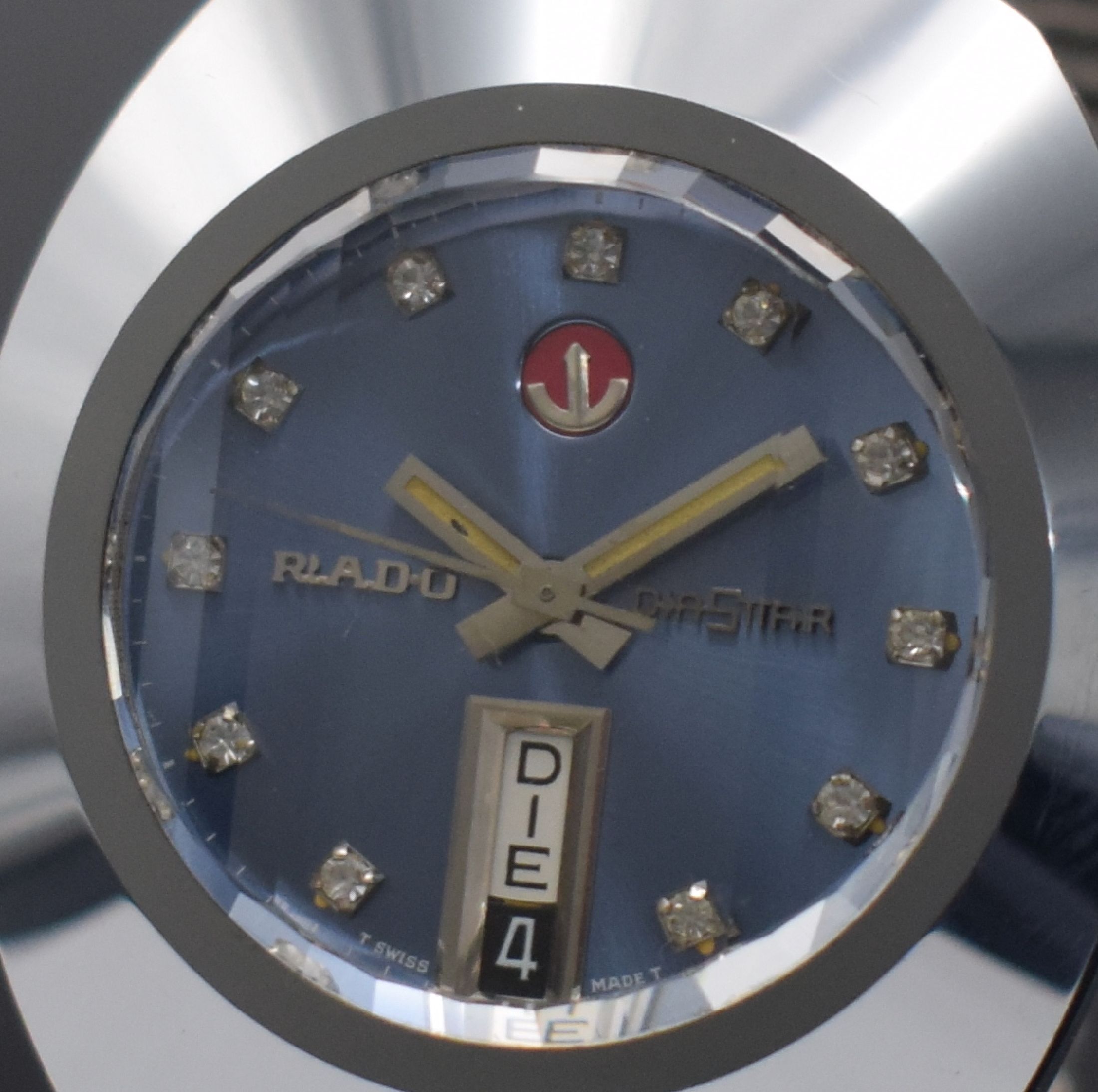Detail b: RADO Diastar 8/1 ausgefallene Herrenarmbanduhr mit aufwendig facettiertem Glas Ref. 2798, Schweiz um 1970, Automatik, massives Stahlgeh., facett. ...