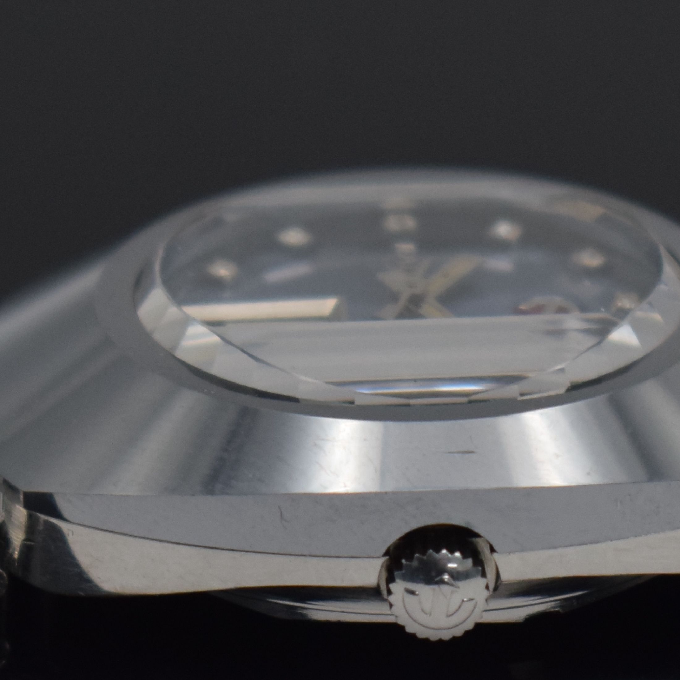 Detail h: RADO Diastar 8/1 ausgefallene Herrenarmbanduhr mit aufwendig facettiertem Glas Ref. 2798, Schweiz um 1970, Automatik, massives Stahlgeh., facett. ...