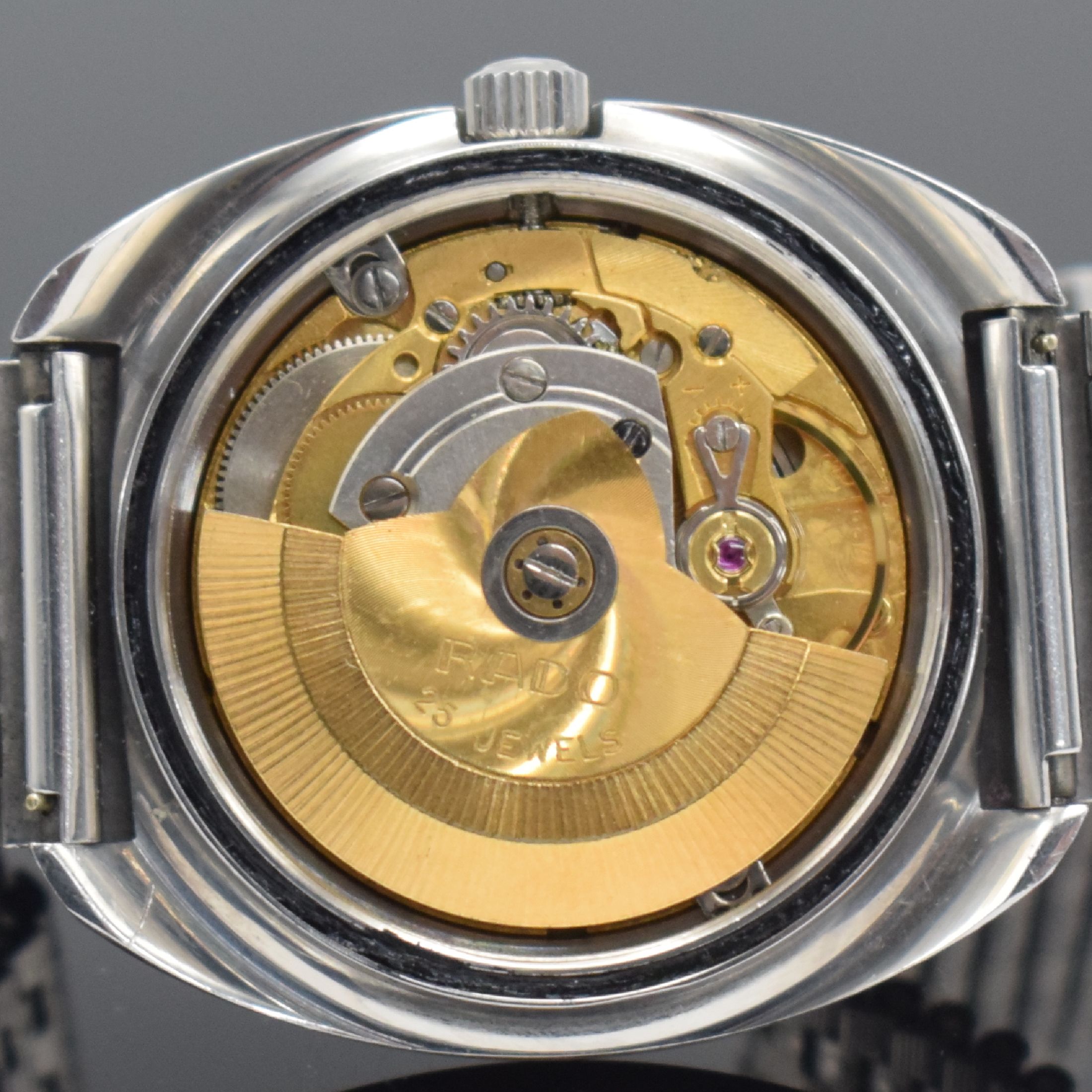 Detail i: RADO Diastar 8/1 ausgefallene Herrenarmbanduhr mit aufwendig facettiertem Glas Ref. 2798, Schweiz um 1970, Automatik, massives Stahlgeh., facett. ...