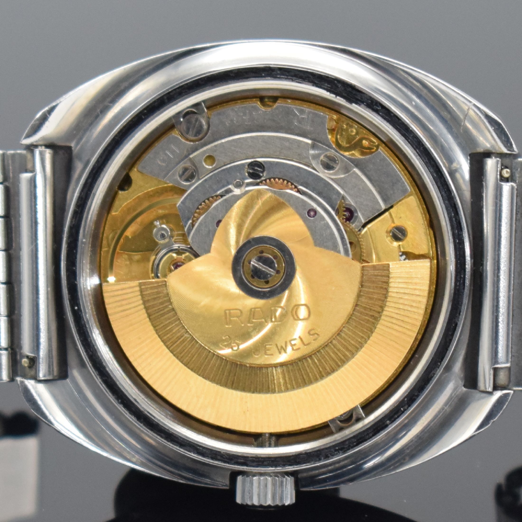 Detail j: RADO Diastar 8/1 ausgefallene Herrenarmbanduhr mit aufwendig facettiertem Glas Ref. 2798, Schweiz um 1970, Automatik, massives Stahlgeh., facett. ...