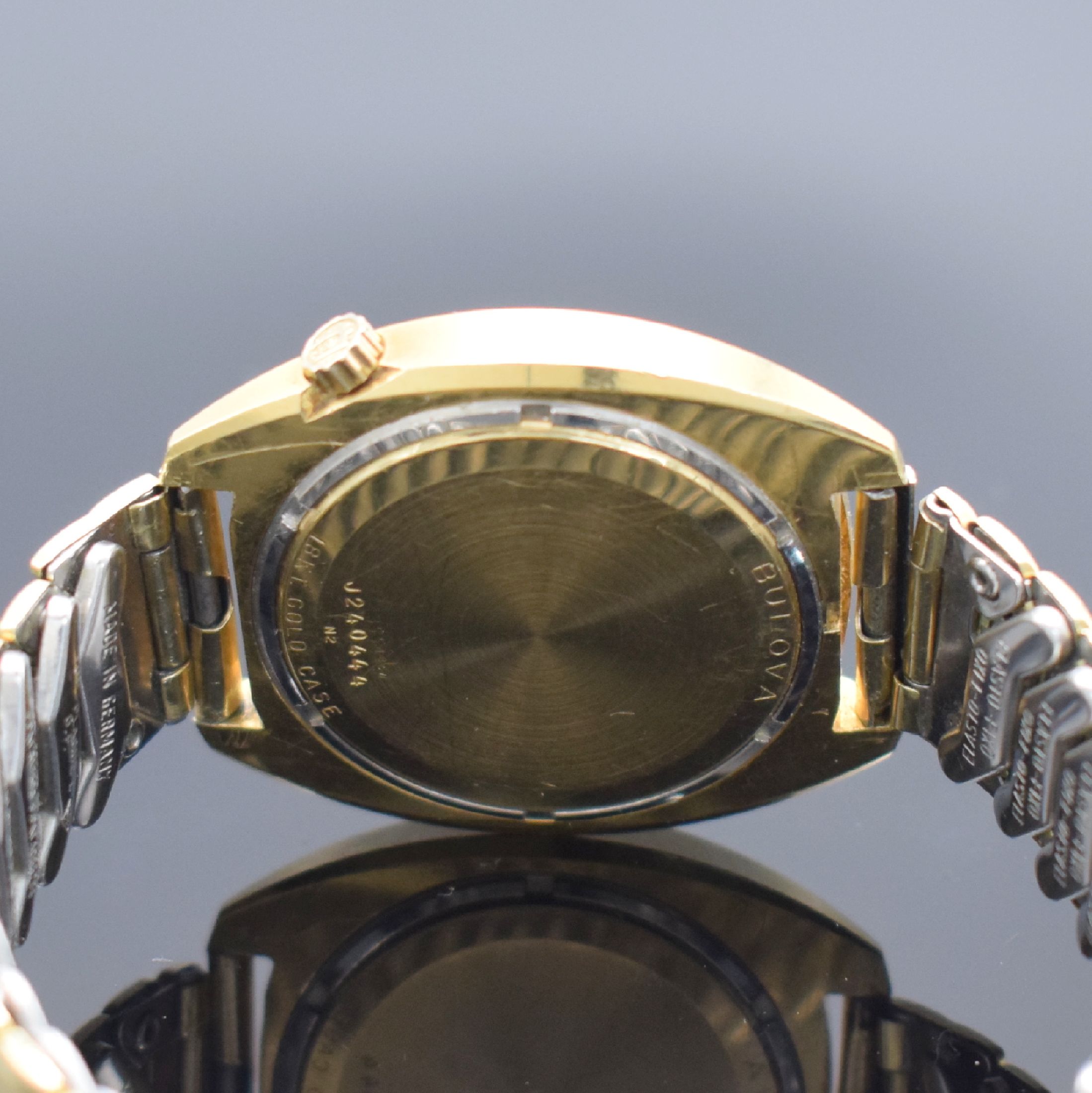 Detail c: BULOVA Herrenarmbanduhr Accuquartz in GG 585/000 mit Kaliber 2242, Schweiz um 1972, Boden verschr., z. T. matt. Gold-Zifferbl., aufges. ...