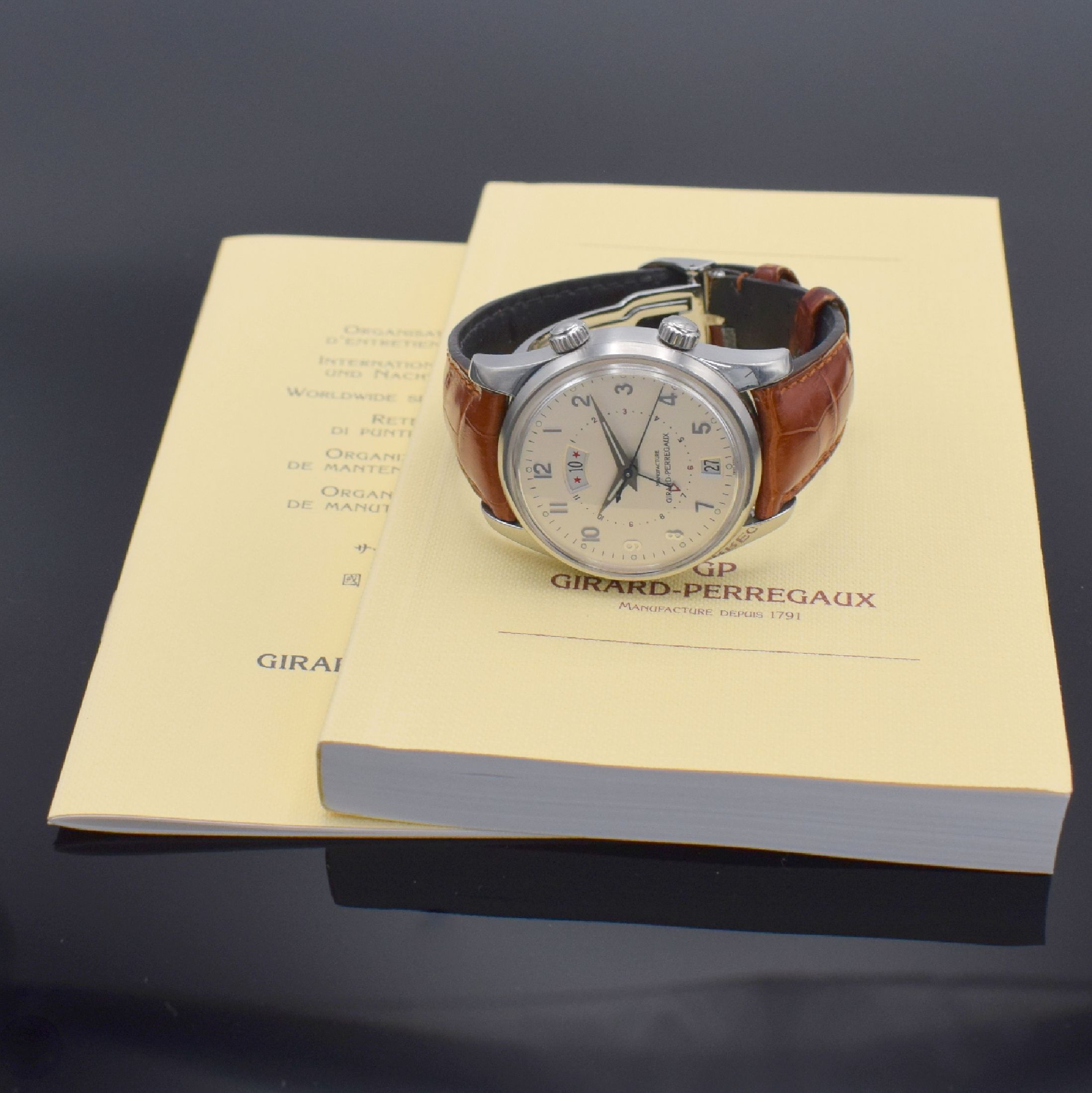 Detail e: GIRARD PERREGAUX Traveller II Herrenarmbanduhr mit Alarm in Stahl Referenz 4940, Schweiz verk. lt. Pap. 08/2001, Automatik, Boden 6- fach verschr., ...