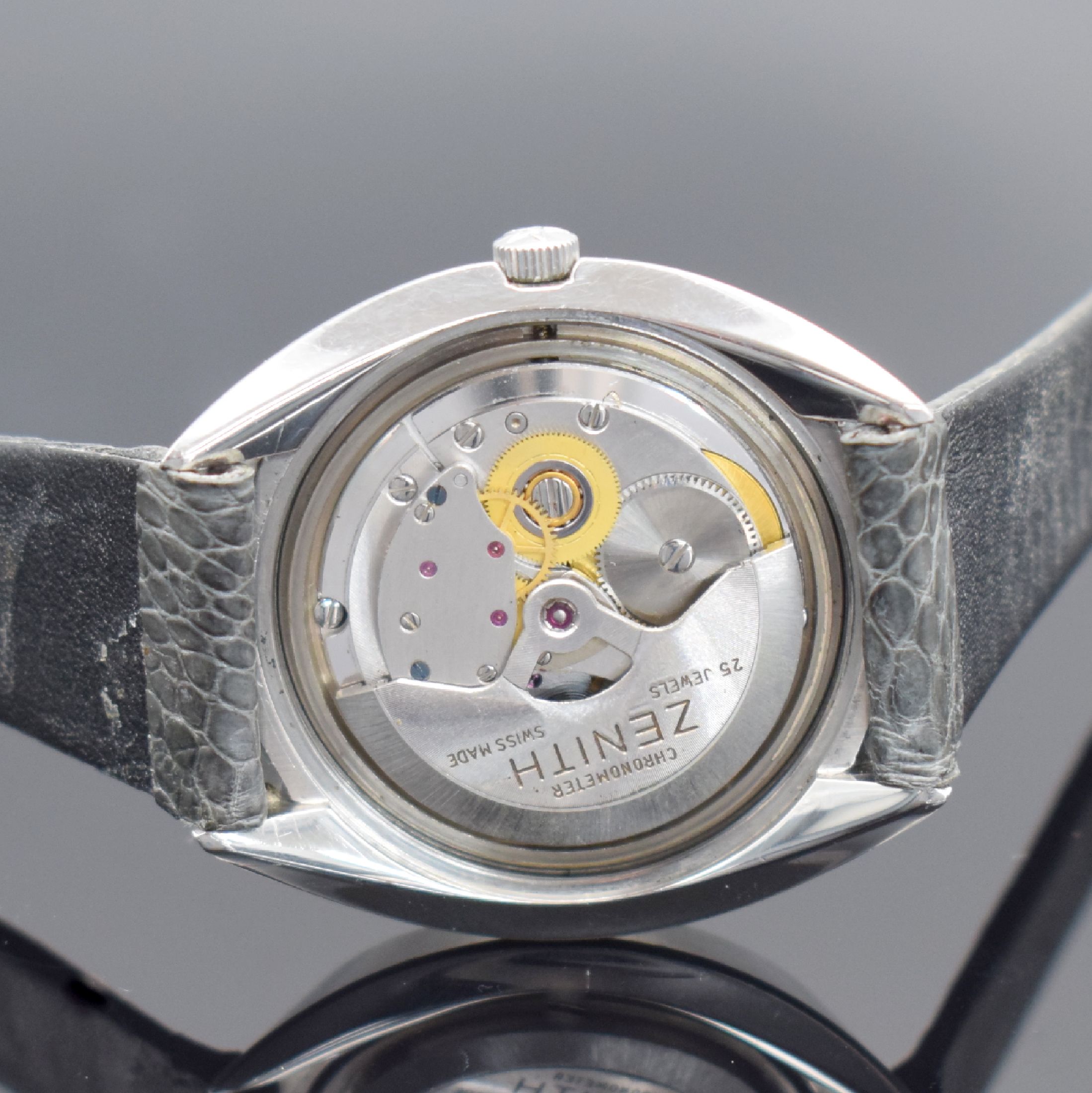 Detail d: ZENITH Captain Chronometer Herrenarmbanduhr in Stahl, Schweiz um 1970, Automatik, ovales Gehäuse, Boden geschr., silb. Zifferbl. m. aufges. ...