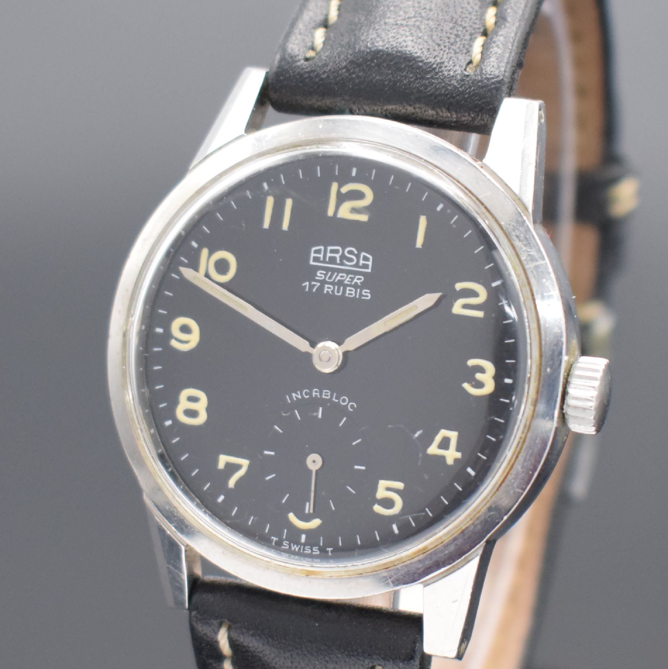 Detail a: ARSA Super Herrenarmbanduhr in Stahl, Schweiz um 1960, Handaufzug, verschr. Boden sign. "Wehrmachtswerk A.Reymond LTD", schwarzes ...