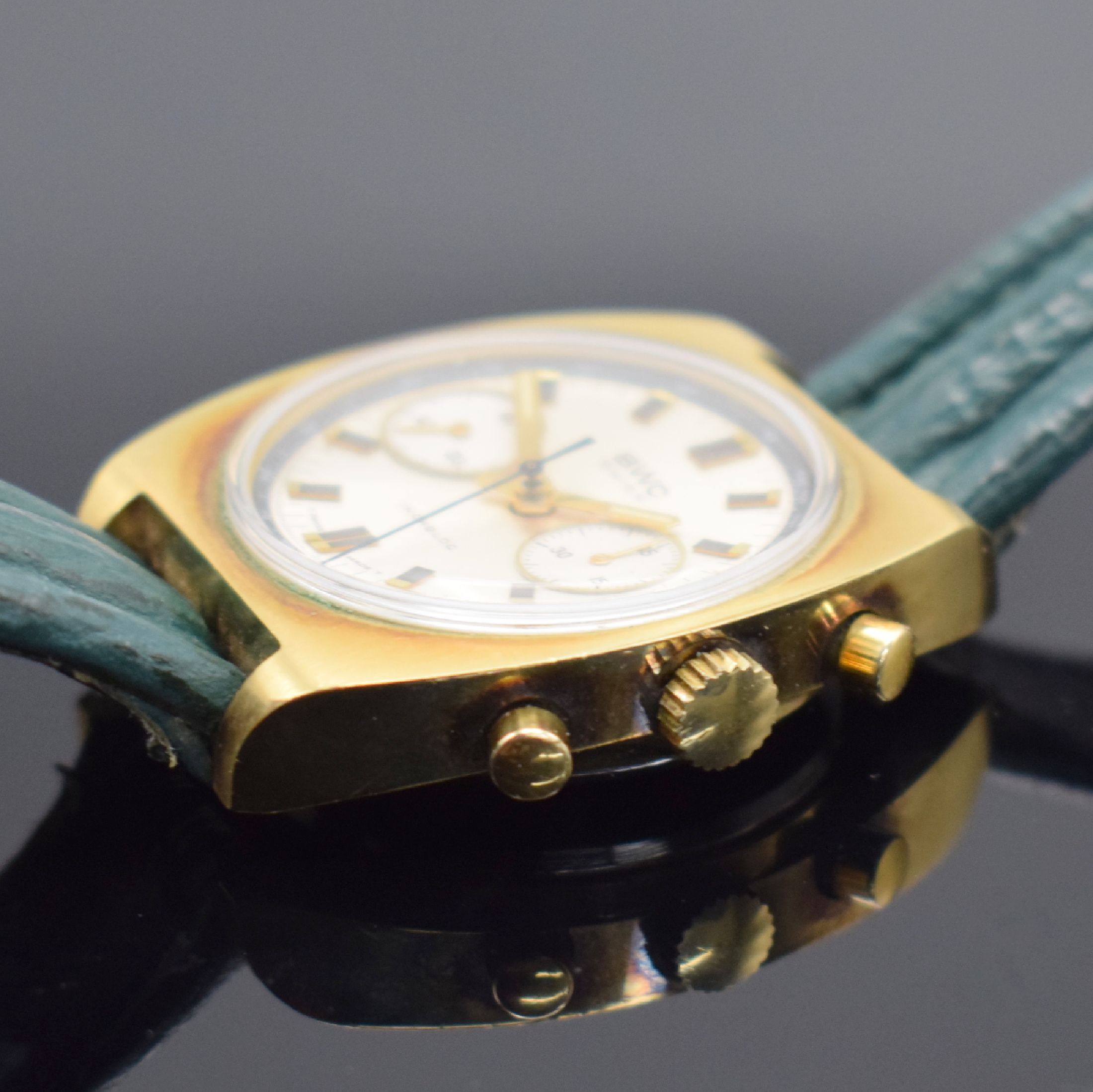 Detail b: BWC vergoldeter Herrenchronograph, Schweiz verk. lt. beil. Garantie 01/1990, Handaufzug, Geh. teils angel., Boden verschr., silb. Zifferbl. m. ...