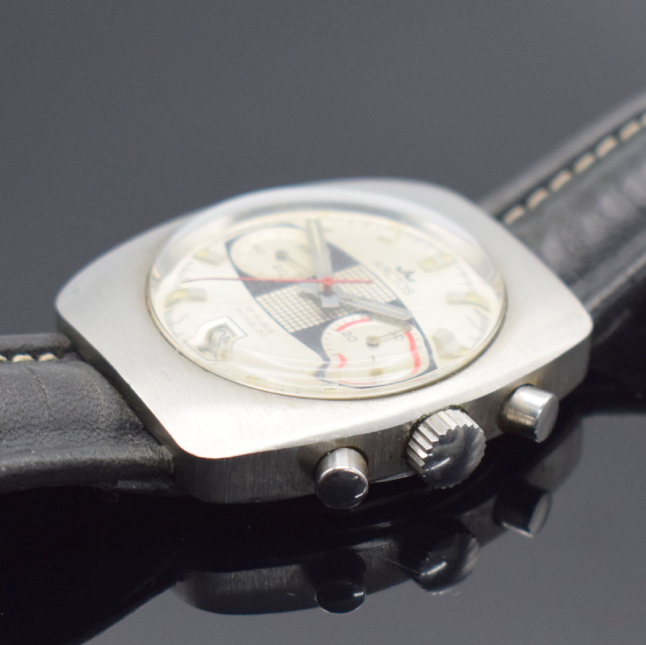 Detail b: ARCTOS Herrenchronograph in Stahl, Schweiz 1970er Jahre, Handaufzug, matt. Geh., Boden verschr., silb. Zifferbl. m. aufgel. Std.- Ind., silb. ...