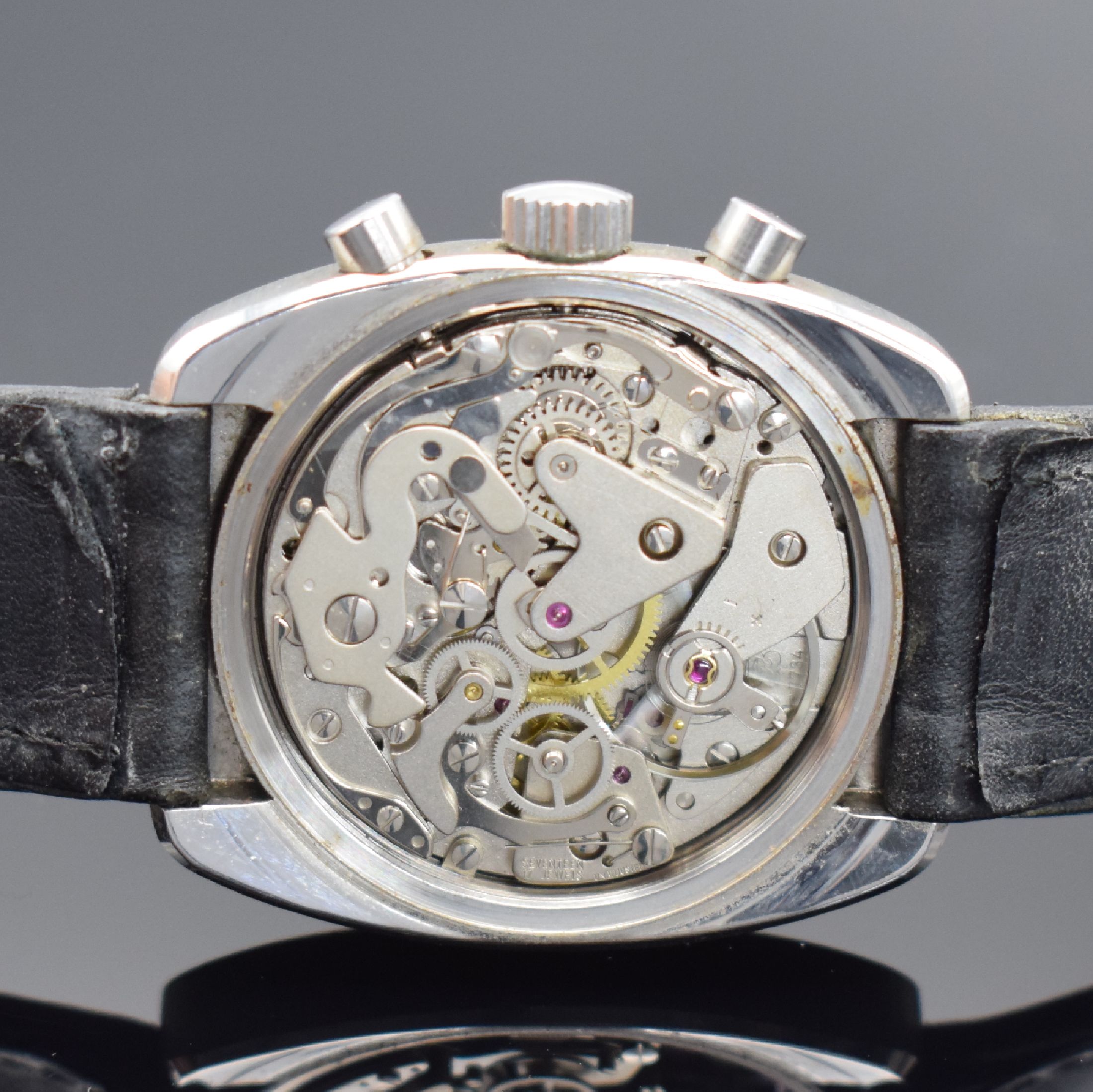 Detail d: ARCTOS Herrenchronograph in Stahl, Schweiz 1970er Jahre, Handaufzug, matt. Geh., Boden verschr., silb. Zifferbl. m. aufgel. Std.- Ind., silb. ...
