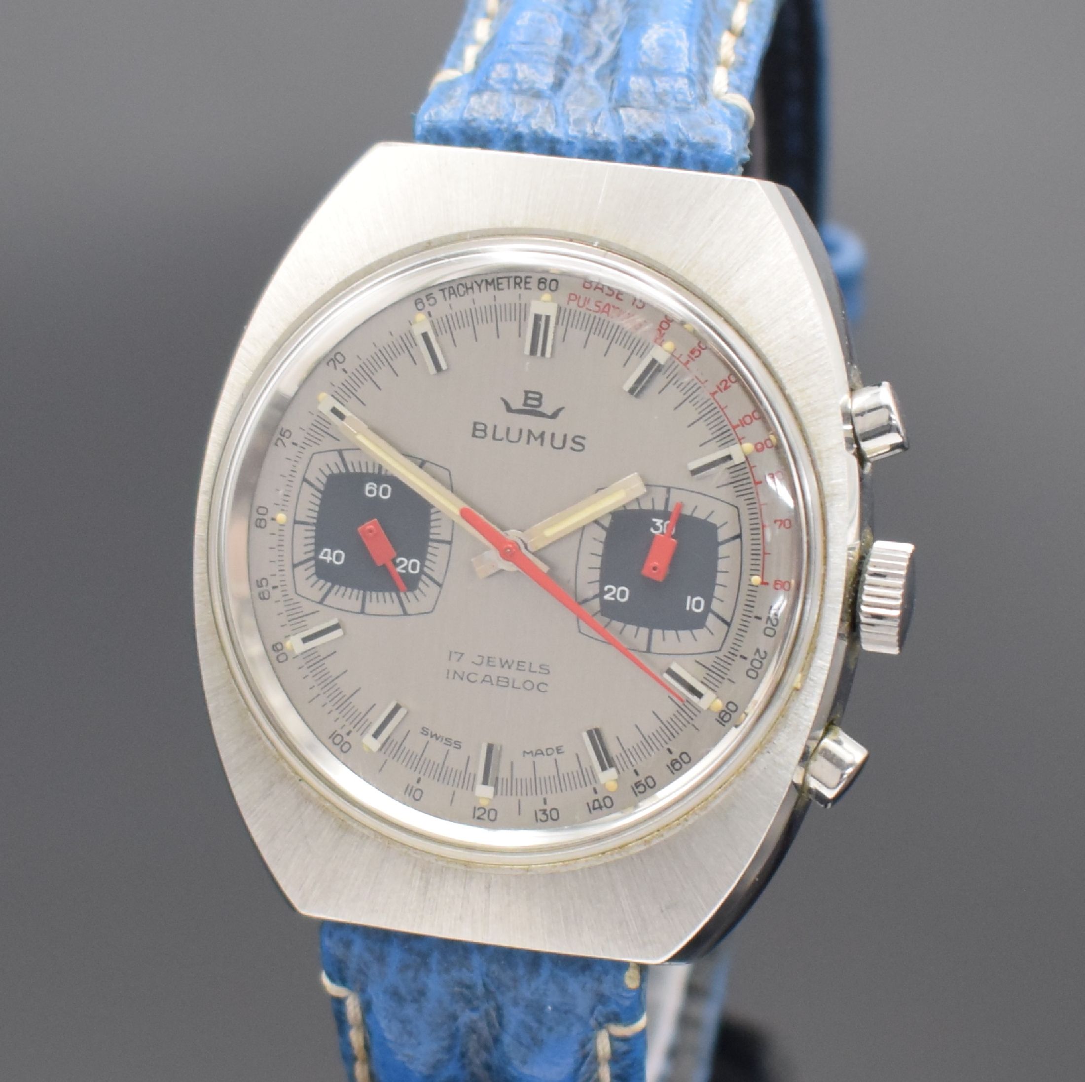 Detail a: BLUMUS Herrenchronograph in Stahl, Schweiz 1970, Handaufzug, matt. Geh., Boden m. Fehlsignatur "Automatik" verschr., silb. Zifferbl. m. ...