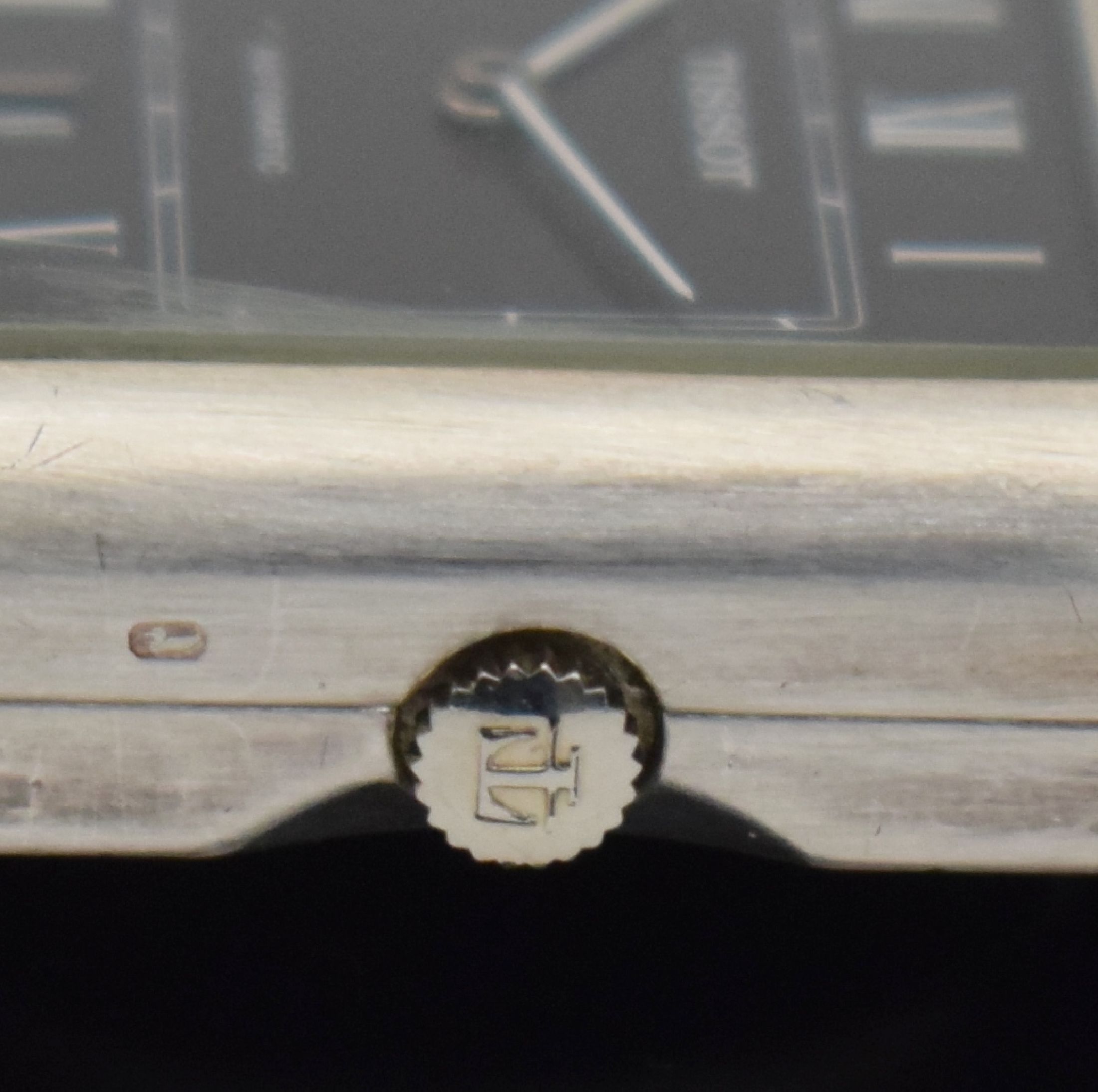 Detail d: TISSOT sehr seltene große Herrenarmbanduhr Durchmesser 42 mm in Silber 925/000, Schweiz um 1974, Automatik, massives 2-teil. Silbergeh. sign., Boden ...