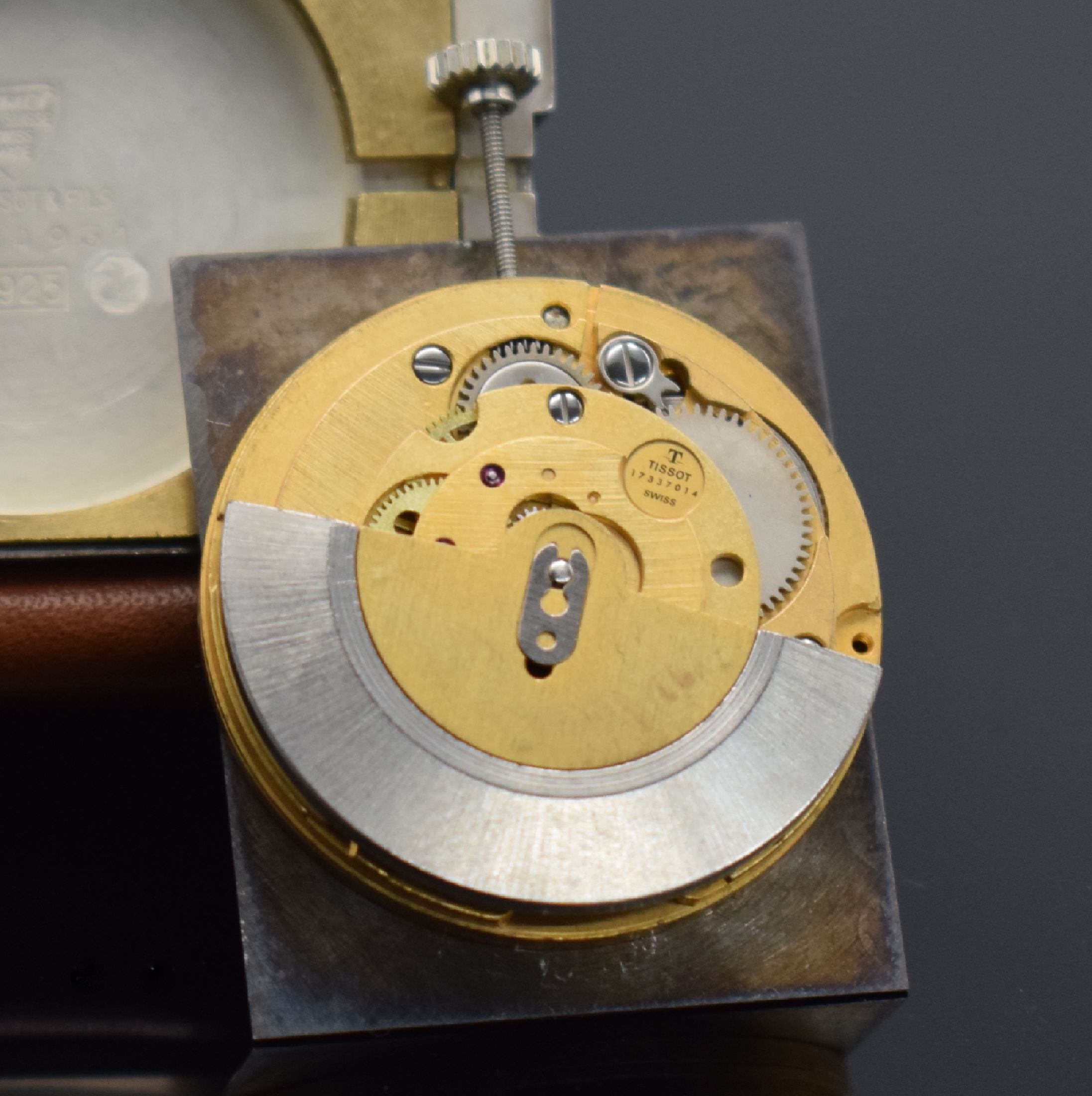 Detail k: TISSOT sehr seltene große Herrenarmbanduhr Durchmesser 42 mm in Silber 925/000, Schweiz um 1974, Automatik, massives 2-teil. Silbergeh. sign., Boden ...