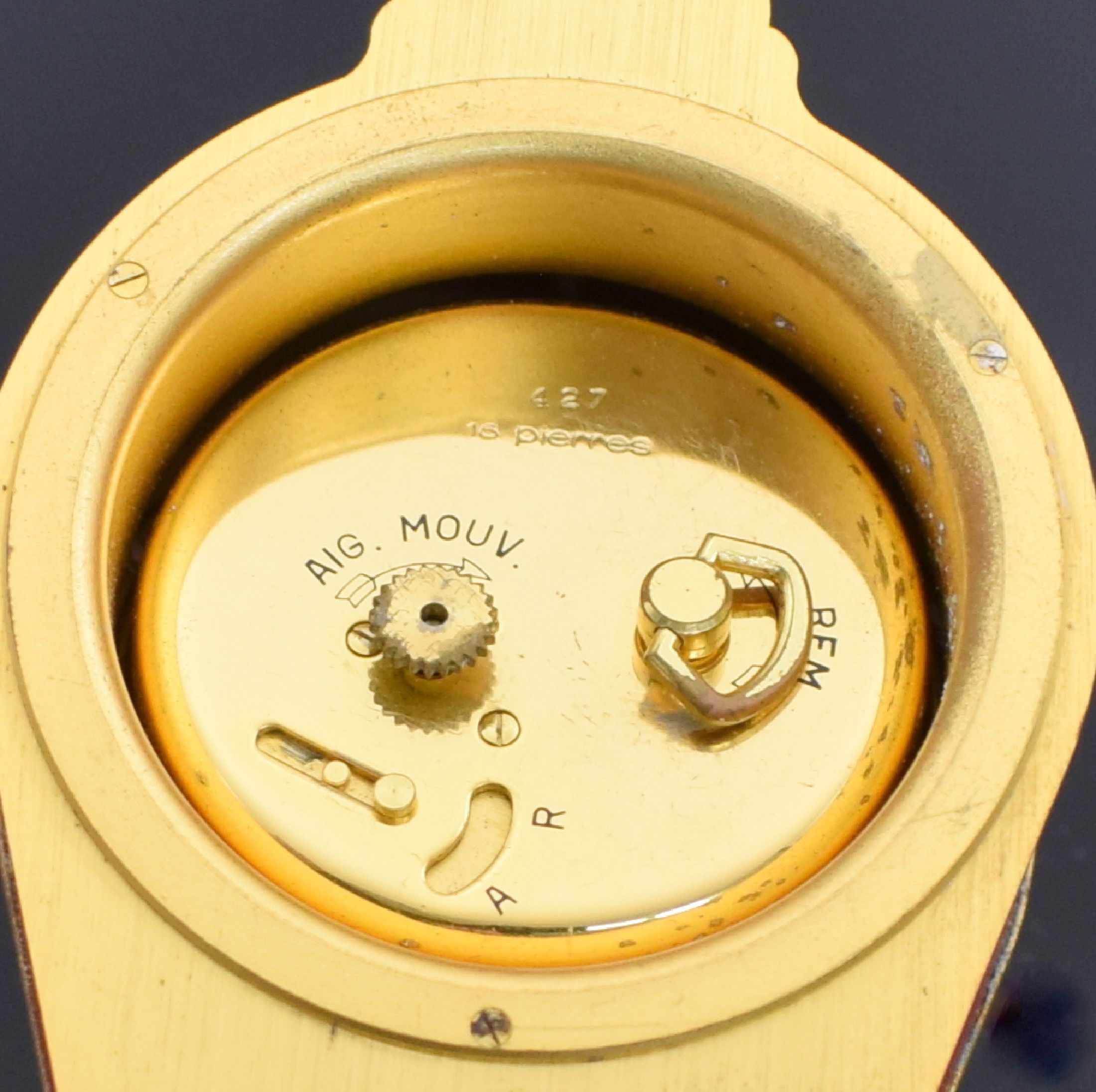 Detail b: JAEGER Tisch-/Wanduhr in Form eines Blasebalgs mit 8-Tage-Werk Referenz 427, Schweiz um 1970, massiv. Messinggeh. verg., seitlich m. rotem Leder ...
