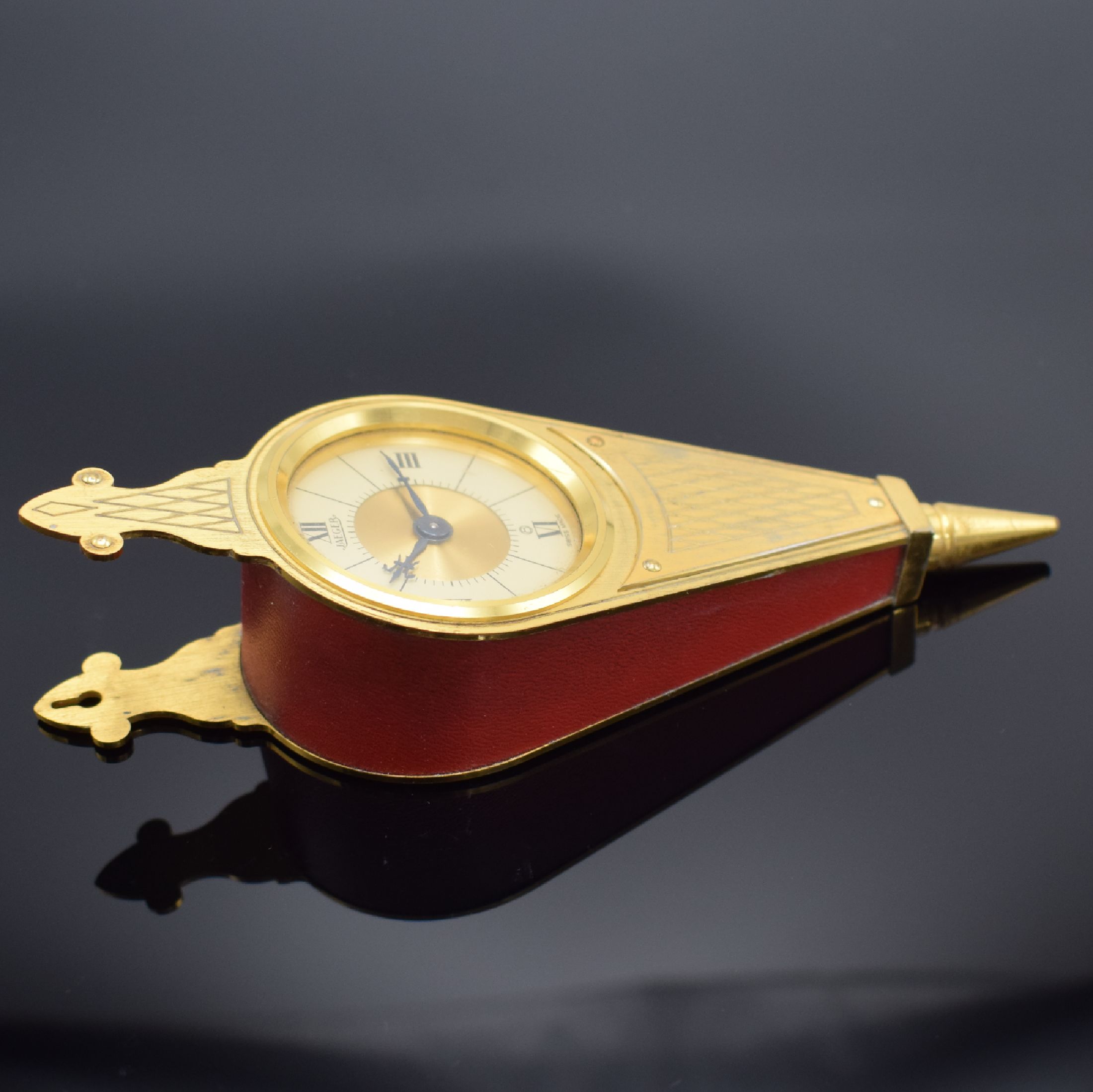 Detail c: JAEGER Tisch-/Wanduhr in Form eines Blasebalgs mit 8-Tage-Werk Referenz 427, Schweiz um 1970, massiv. Messinggeh. verg., seitlich m. rotem Leder ...