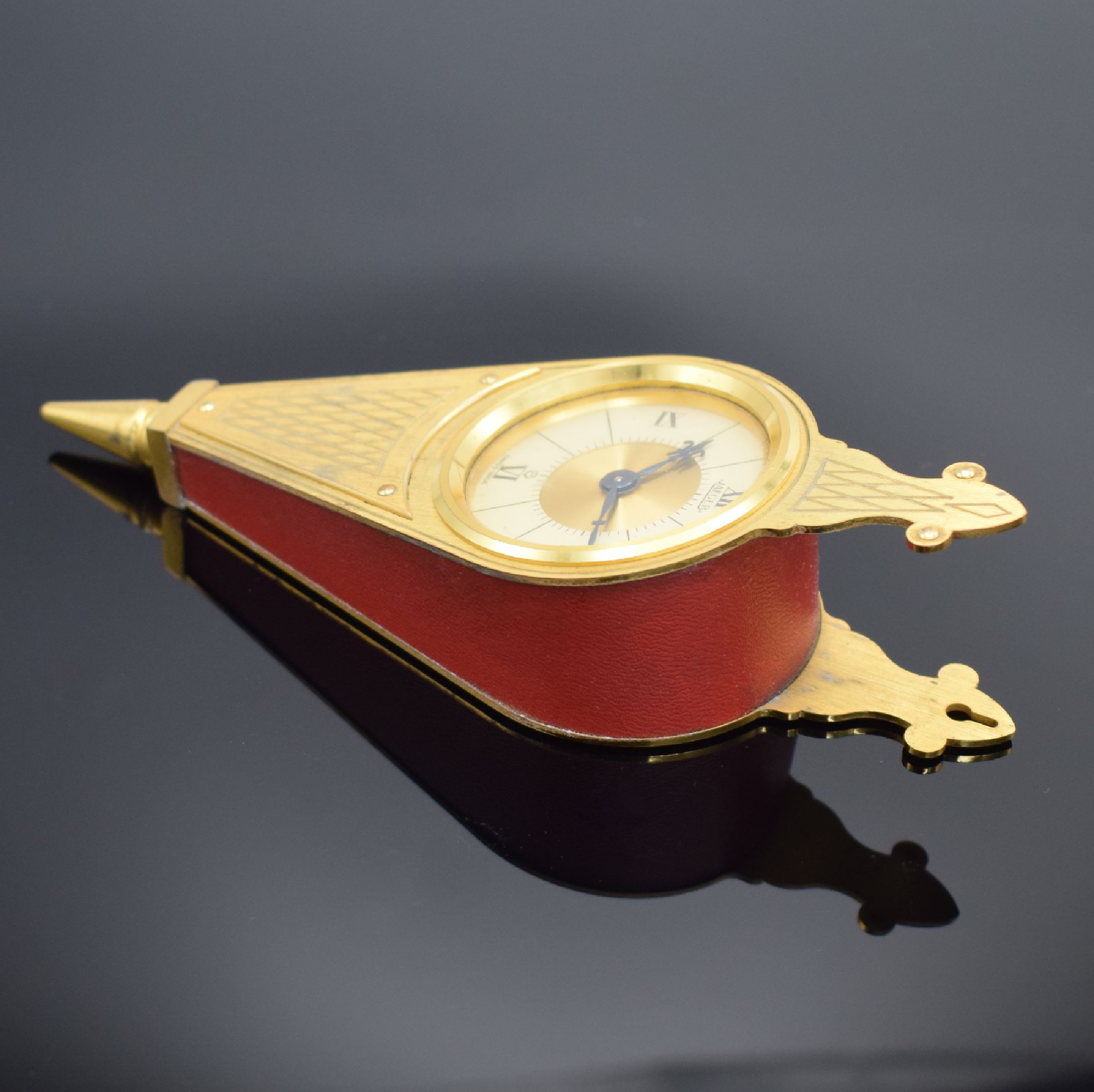 Detail d: JAEGER Tisch-/Wanduhr in Form eines Blasebalgs mit 8-Tage-Werk Referenz 427, Schweiz um 1970, massiv. Messinggeh. verg., seitlich m. rotem Leder ...