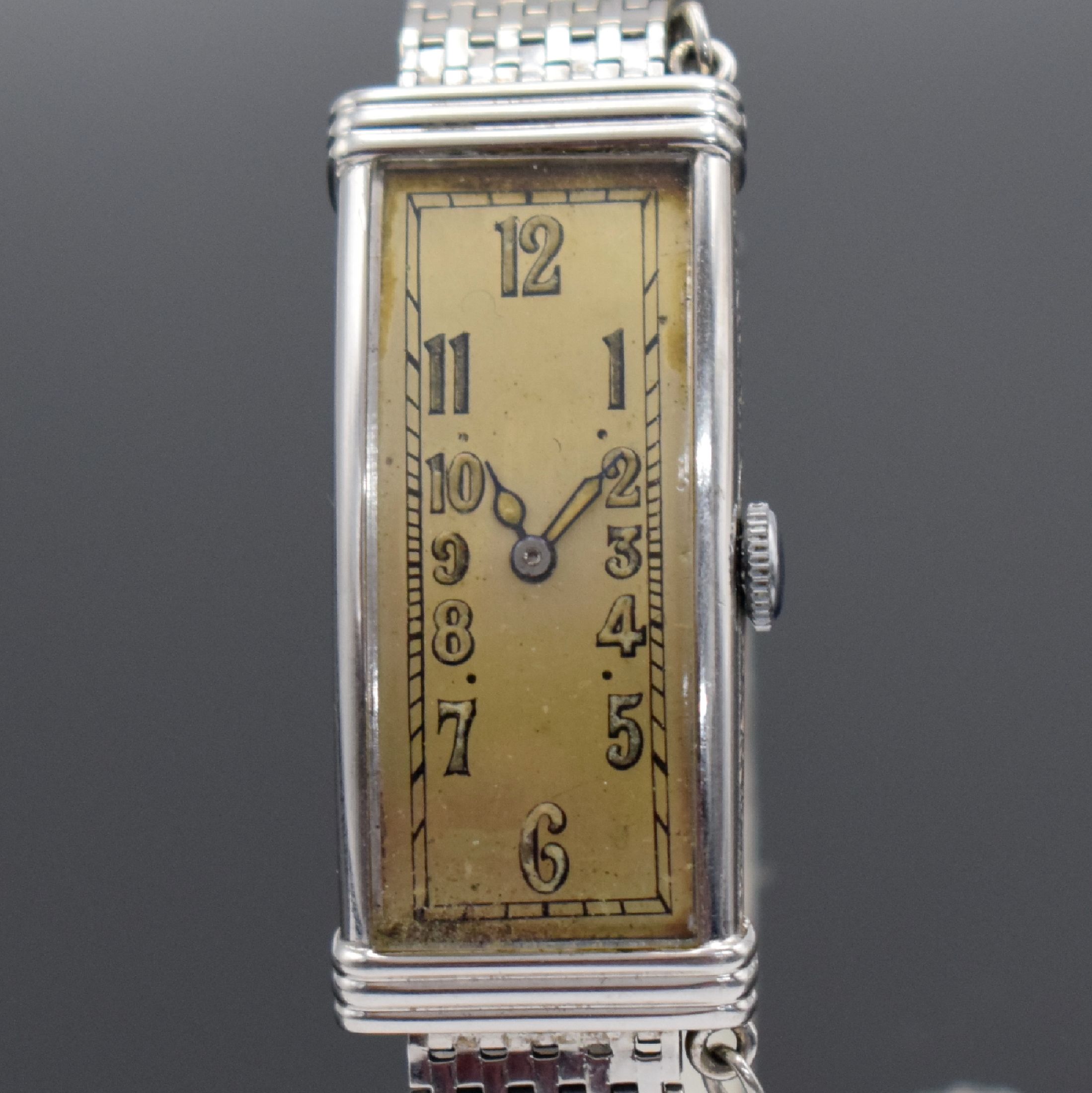 Detail a: MOVADO sehr seltene rechteckige Armbanduhr in WG 750/000, Schweiz um 1936, Handaufzug, Sicherheitskettchen, Boden aufgedr., WG 585/000 Band, vers. ...