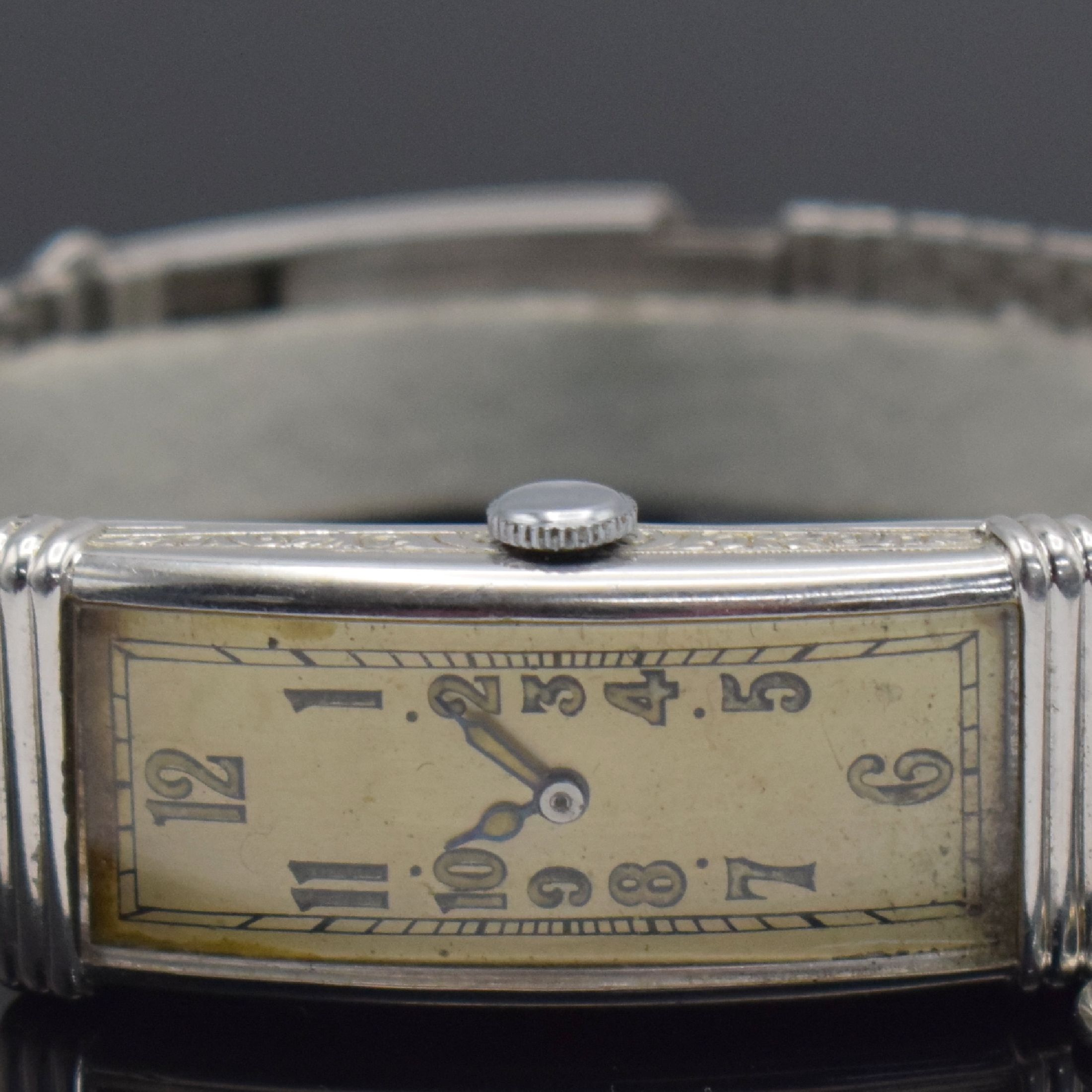 Detail c: MOVADO sehr seltene rechteckige Armbanduhr in WG 750/000, Schweiz um 1936, Handaufzug, Sicherheitskettchen, Boden aufgedr., WG 585/000 Band, vers. ...