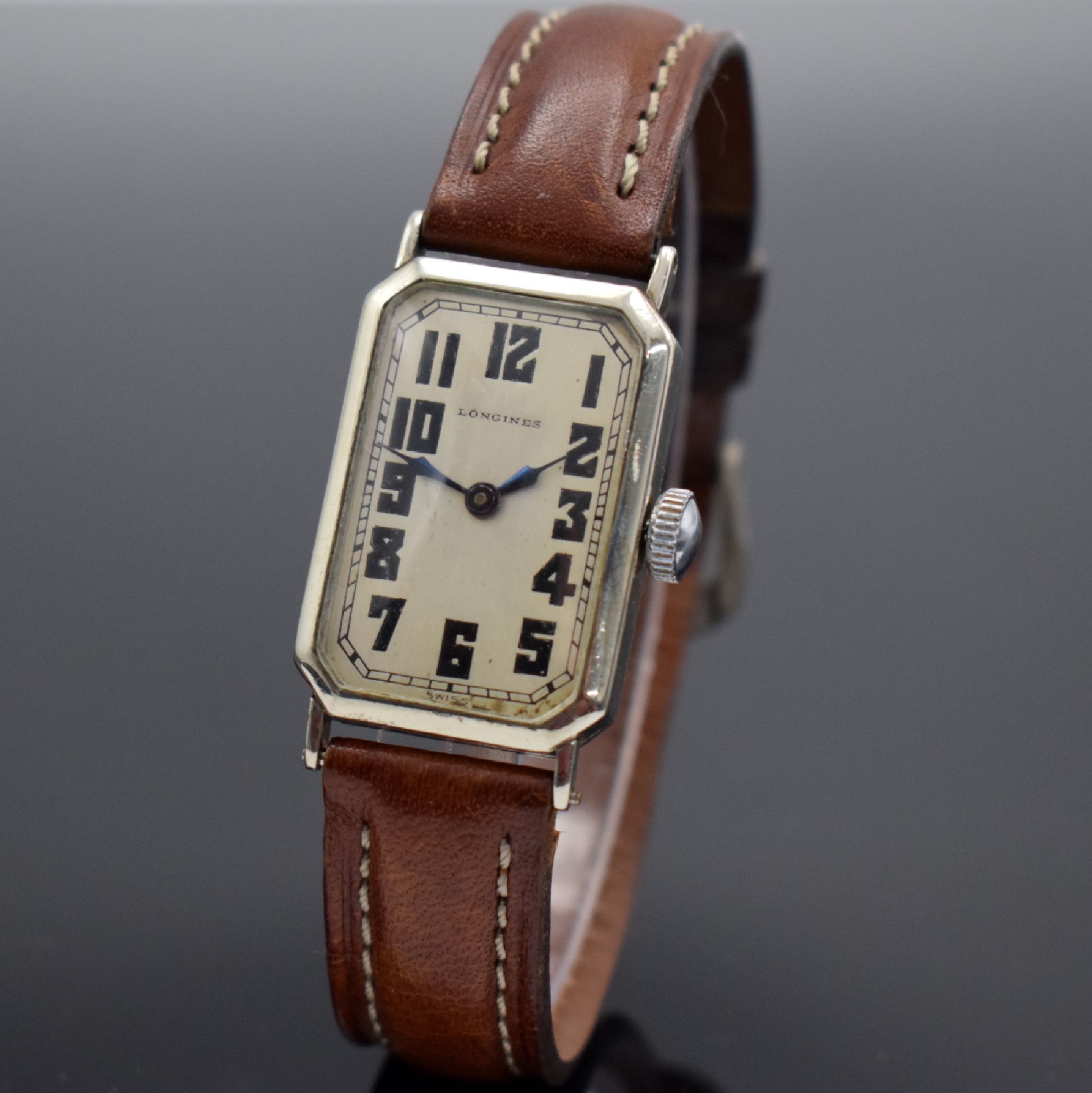 LONGINES rechteckige Armbanduhr in 14k Gold- filled, Schweiz um 1930, Handaufzug, grav. Scharnierboden, silb. Zifferbl. rest., arab. Zahlen fl., ...