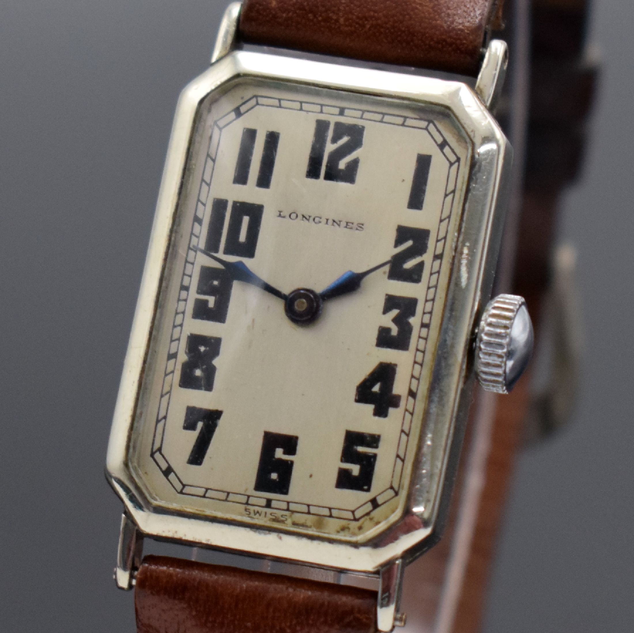 Detail a: LONGINES rechteckige Armbanduhr in 14k Gold- filled, Schweiz um 1930, Handaufzug, grav. Scharnierboden, silb. Zifferbl. rest., arab. Zahlen fl., ...