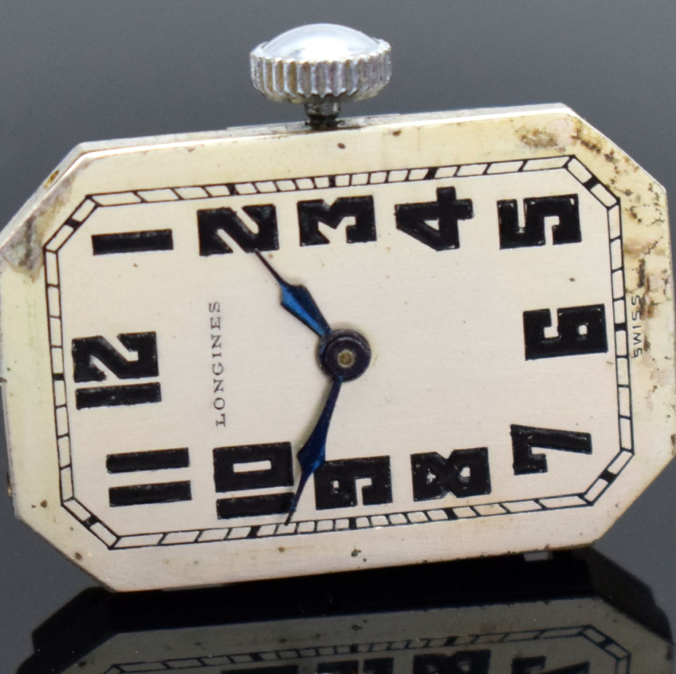 Detail d: LONGINES rechteckige Armbanduhr in 14k Gold- filled, Schweiz um 1930, Handaufzug, grav. Scharnierboden, silb. Zifferbl. rest., arab. Zahlen fl., ...