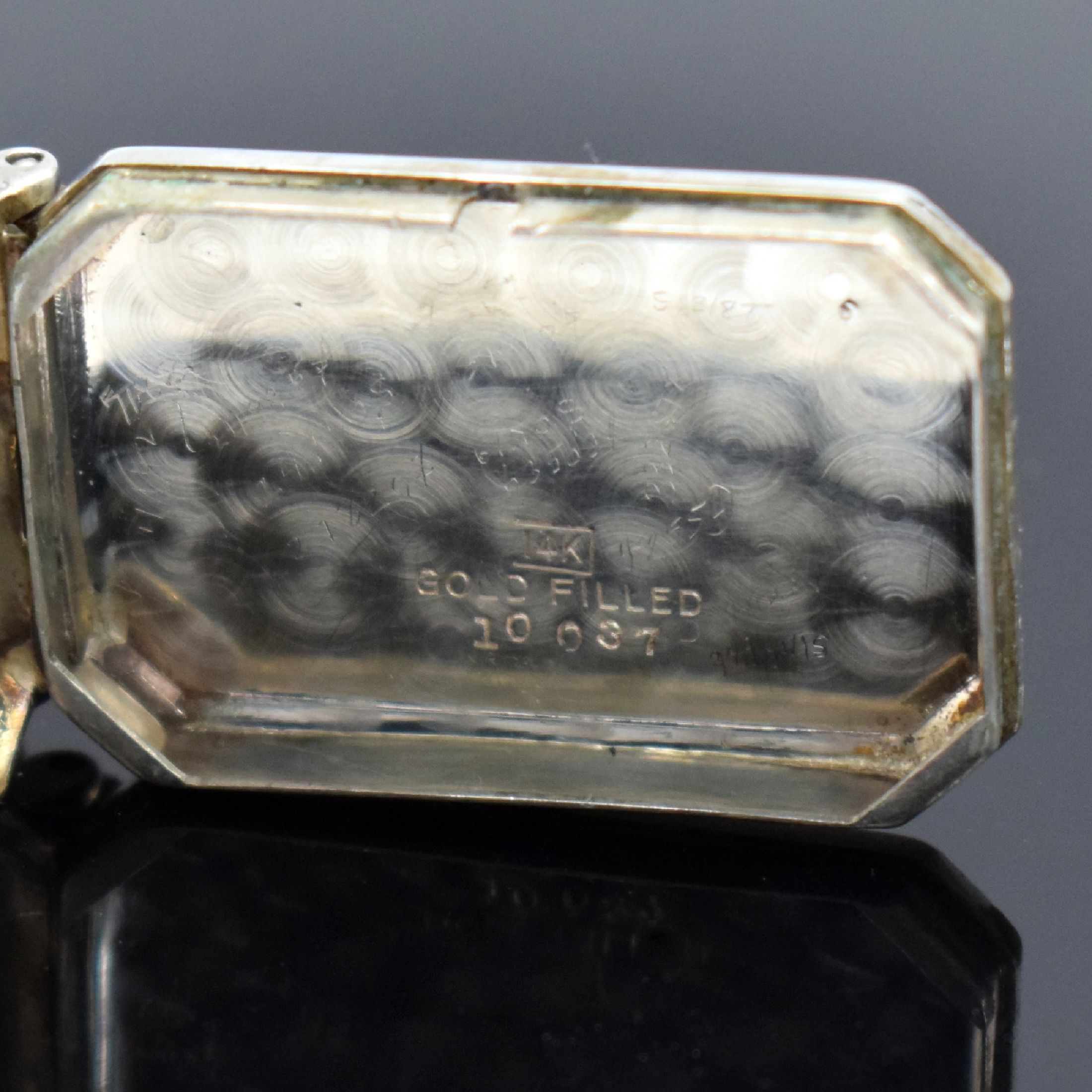 Detail f: LONGINES rechteckige Armbanduhr in 14k Gold- filled, Schweiz um 1930, Handaufzug, grav. Scharnierboden, silb. Zifferbl. rest., arab. Zahlen fl., ...