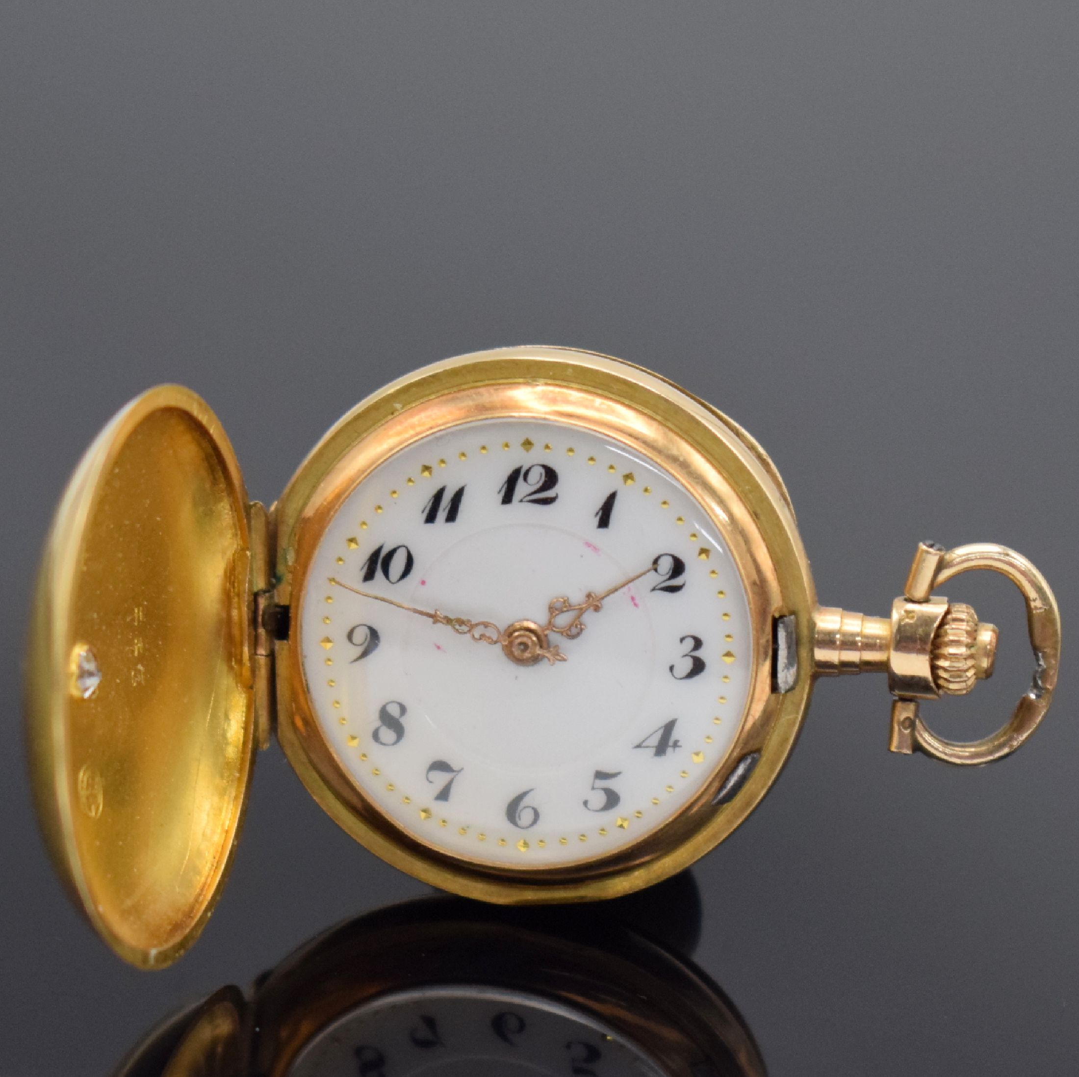 Damensavonette in GG 585/000, Schweiz um 1900, glattes 3-Deckel Goldgeh. dell., Sprungdeckel m. Diamant, Emailzifferbl. m. arab. Zahlen, gold. ...
