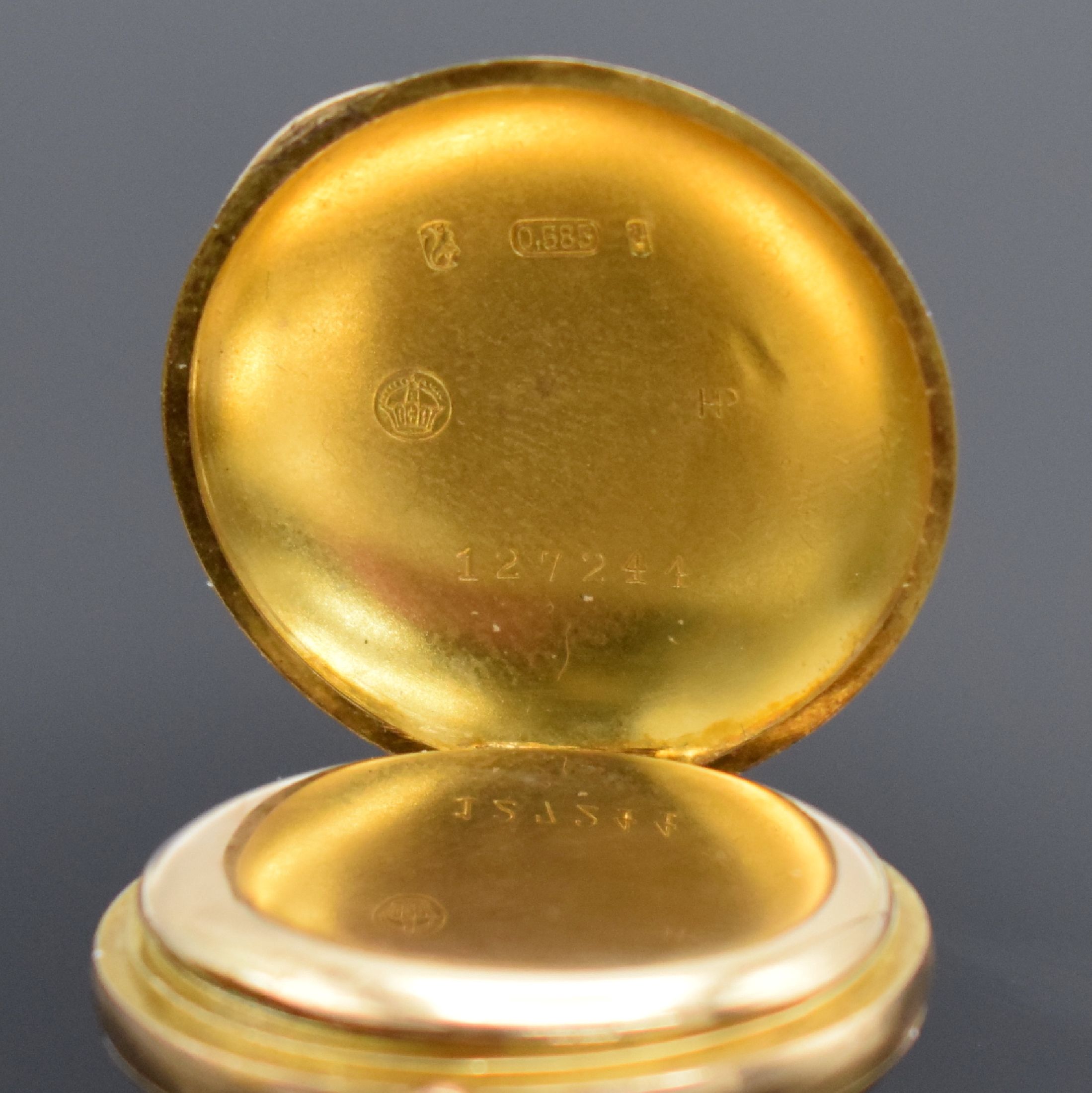 Detail d: Damensavonette in GG 585/000, Schweiz um 1900, glattes 3-Deckel Goldgeh. dell., Sprungdeckel m. Diamant, Emailzifferbl. m. arab. Zahlen, gold. ...