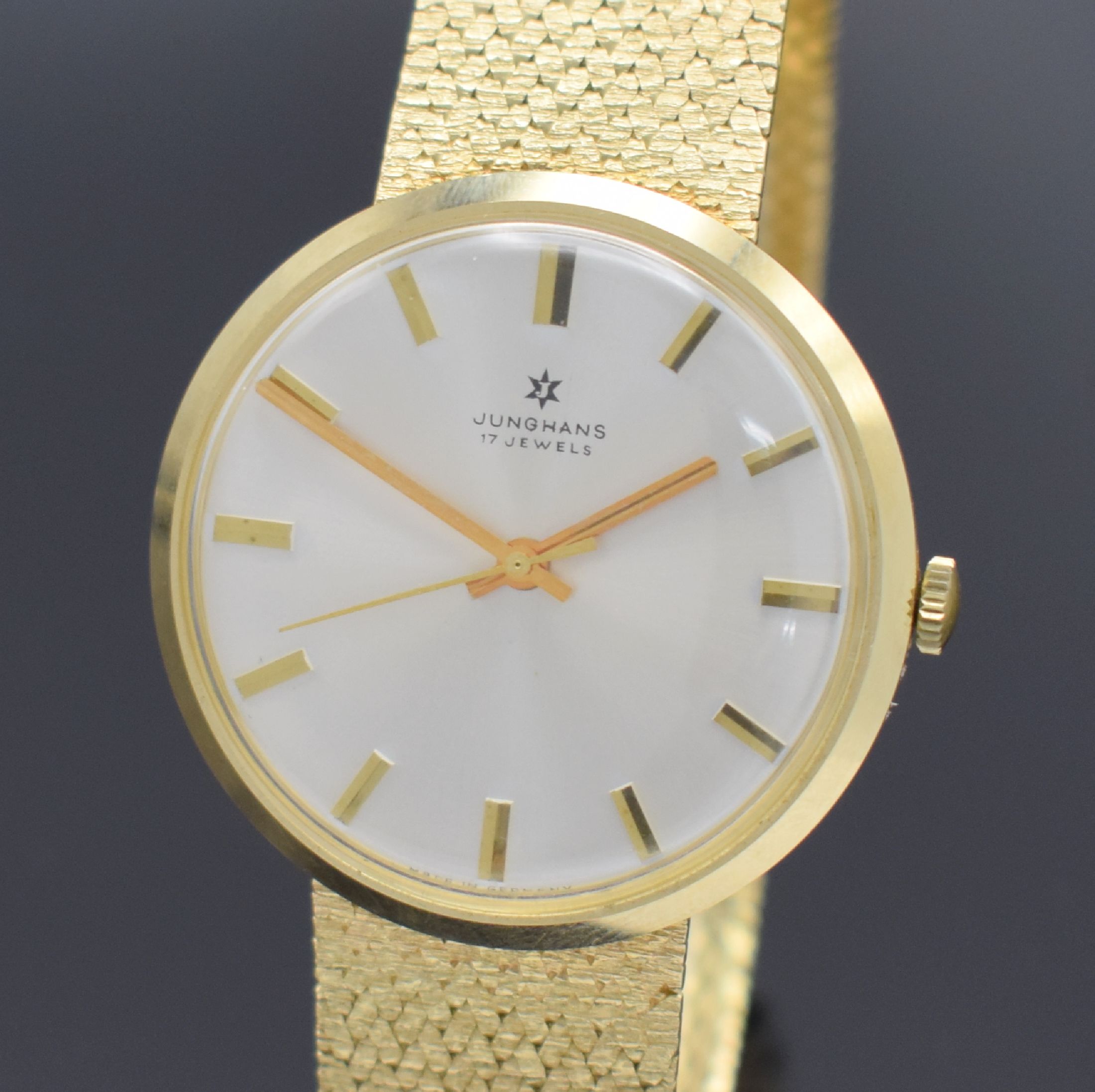 Detail a: JUNGHANS Herrenarmbanduhr in GG 585/000, Deutschland verk. lt. beil. Garantie 05/1974, Handaufzug, Boden aufgedr., silb. Zifferbl. m. aufges. ...