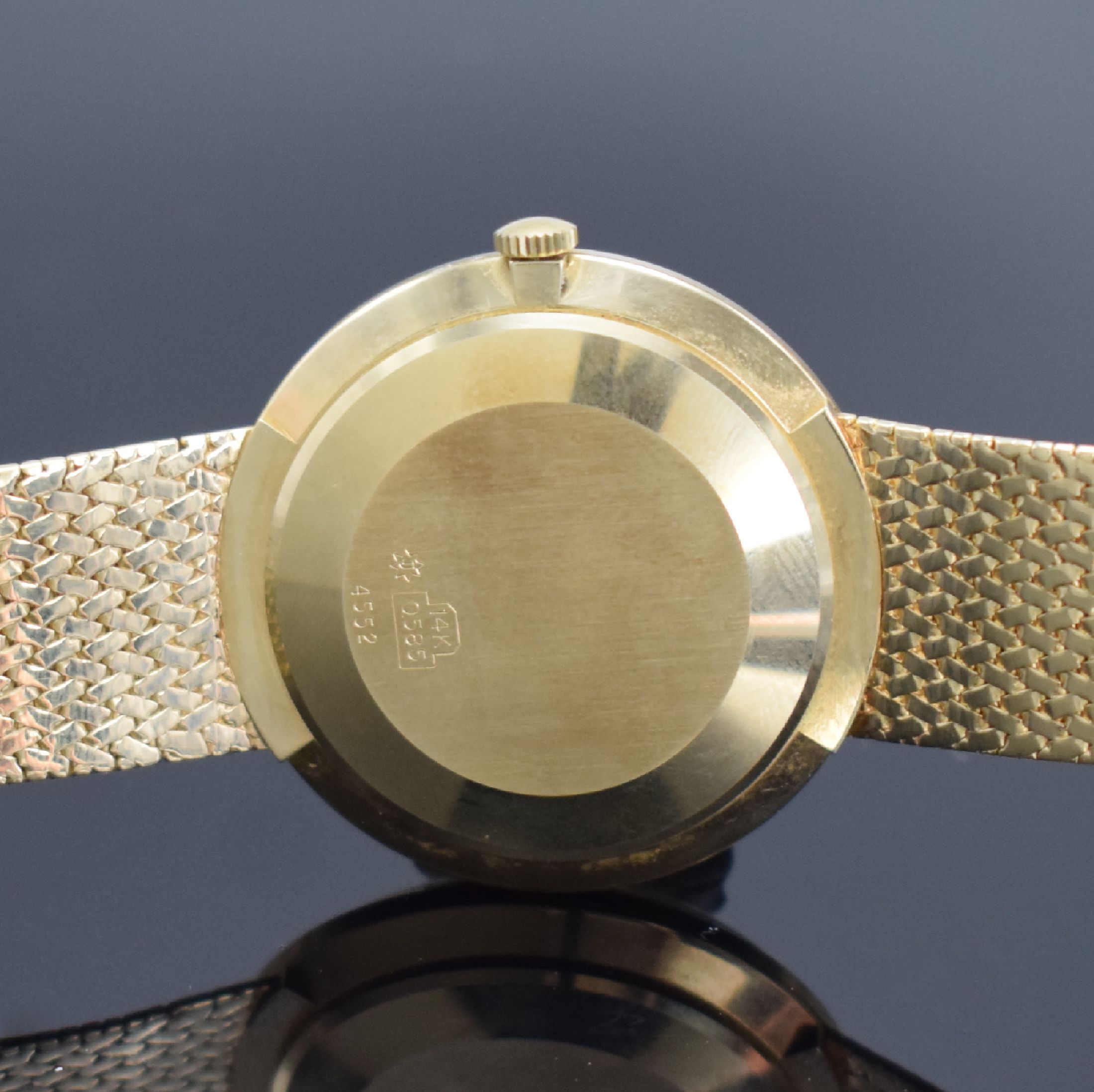 Detail c: JUNGHANS Herrenarmbanduhr in GG 585/000, Deutschland verk. lt. beil. Garantie 05/1974, Handaufzug, Boden aufgedr., silb. Zifferbl. m. aufges. ...