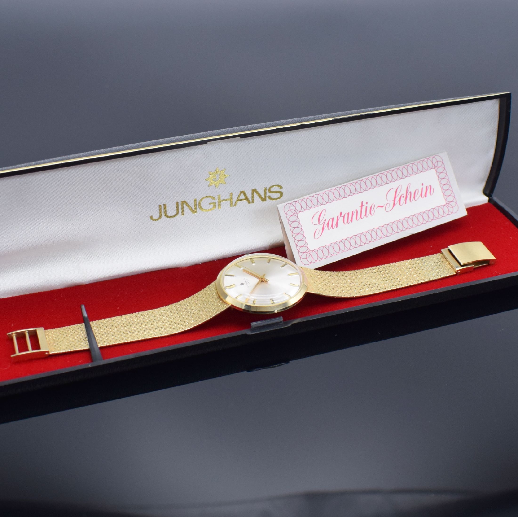 Detail e: JUNGHANS Herrenarmbanduhr in GG 585/000, Deutschland verk. lt. beil. Garantie 05/1974, Handaufzug, Boden aufgedr., silb. Zifferbl. m. aufges. ...