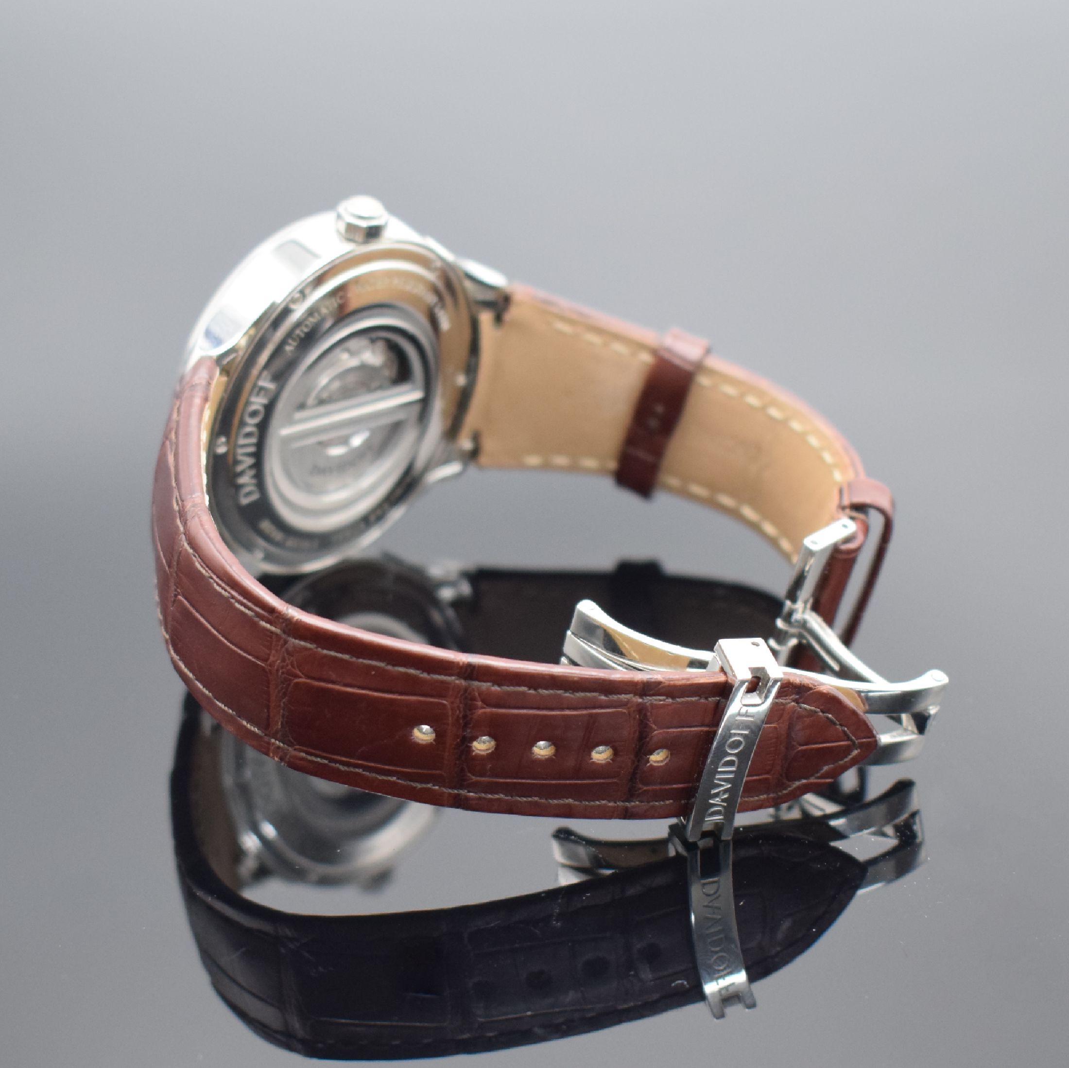 Detail b: DAVIDOFF Very Zino Dual Time Herrenarmbanduhr in Stahl, Schweiz um 2010, Automatik, Ref. 20343, beids. vergl. Geh., Boden 6-fach verschr., orig. ...