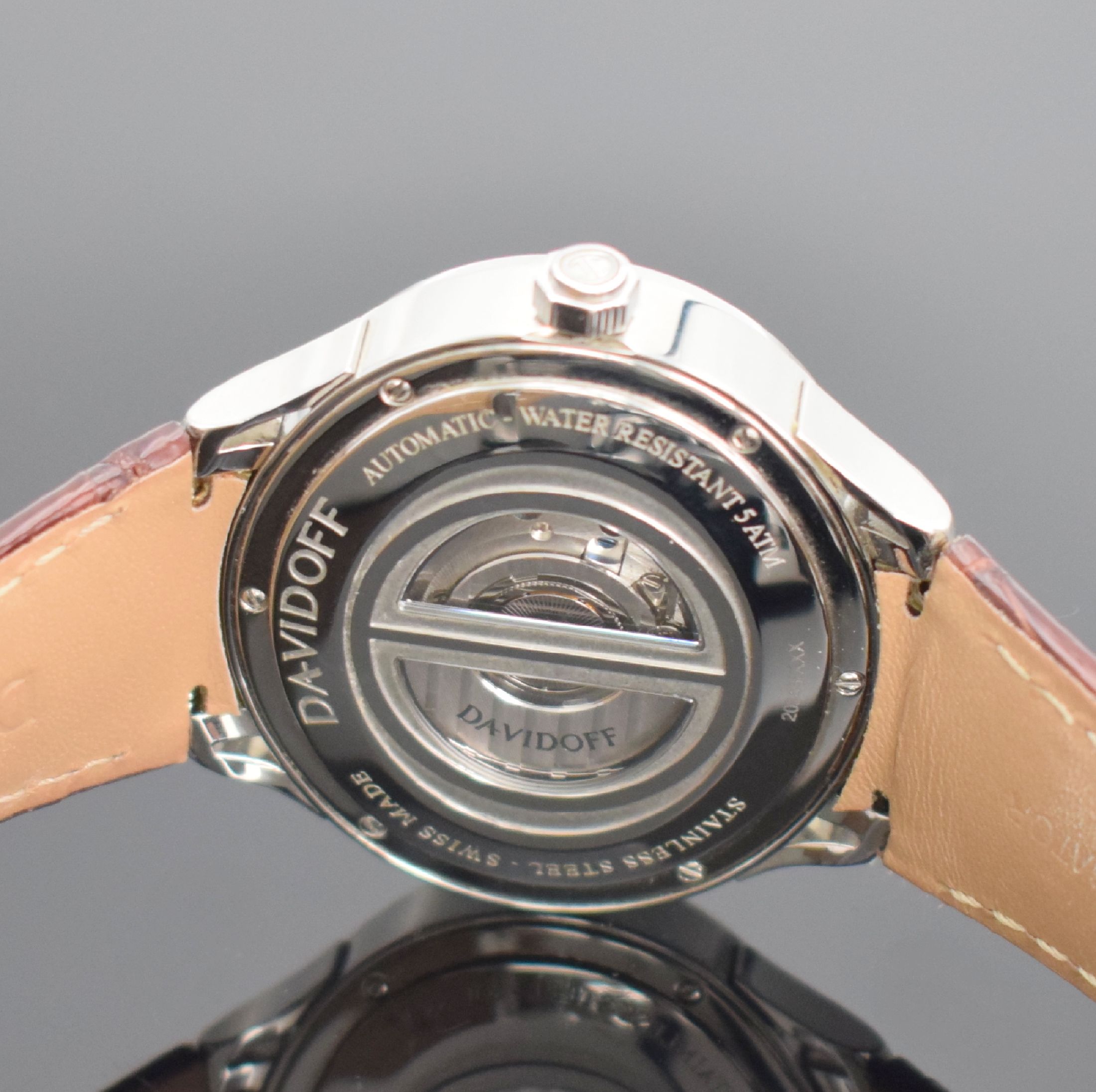 Detail d: DAVIDOFF Very Zino Dual Time Herrenarmbanduhr in Stahl, Schweiz um 2010, Automatik, Ref. 20343, beids. vergl. Geh., Boden 6-fach verschr., orig. ...