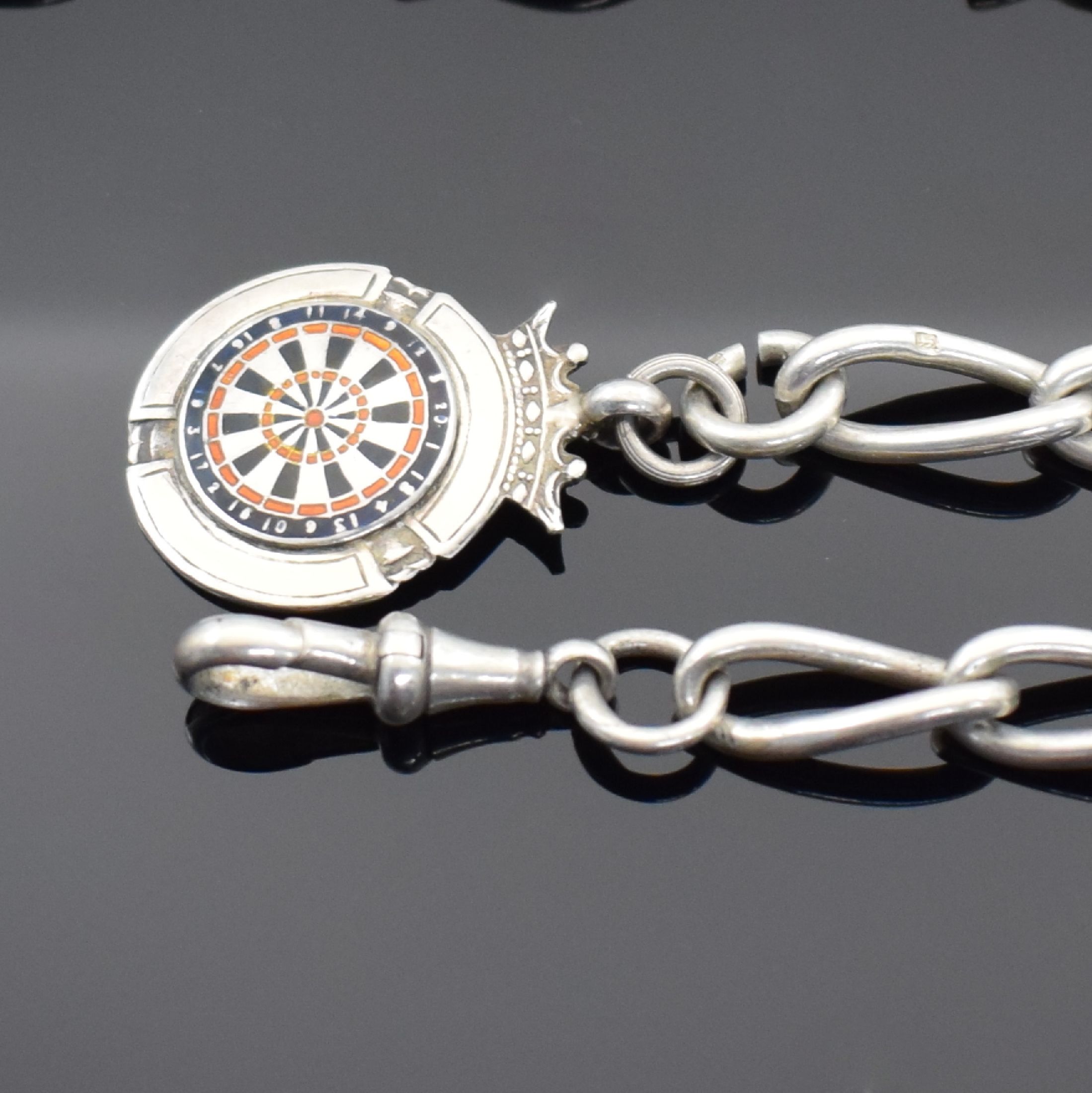 Detail a: Taschenuhrkette in RoseG 585/000 sowie 3 Silberketten, schmale, lang-gezogene Glieder, Federring & Karabiner, starker Verschleiß, ca. 18g, 2 ...
