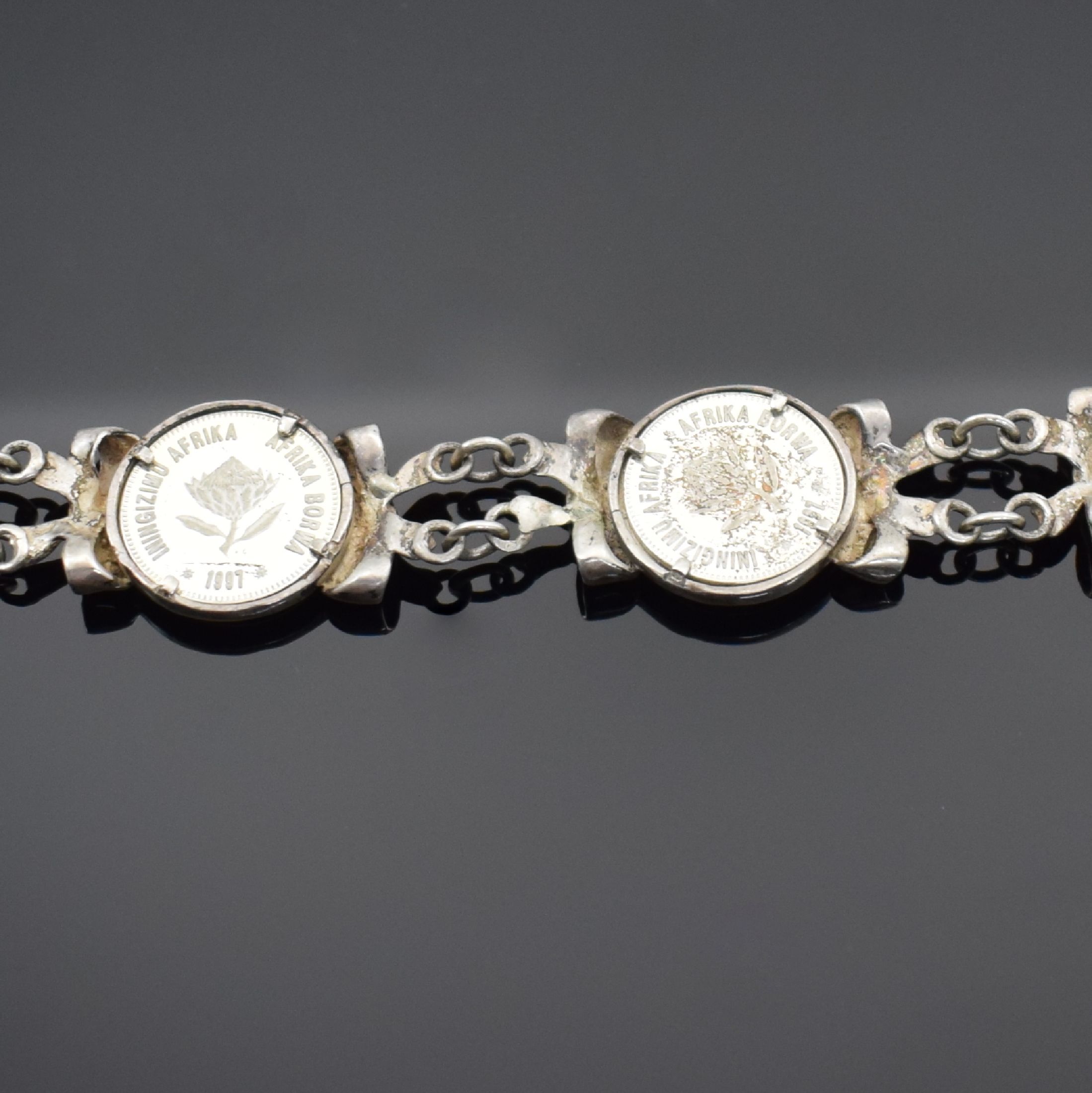 Detail c: Taschenuhrkette in RoseG 585/000 sowie 3 Silberketten, schmale, lang-gezogene Glieder, Federring & Karabiner, starker Verschleiß, ca. 18g, 2 ...