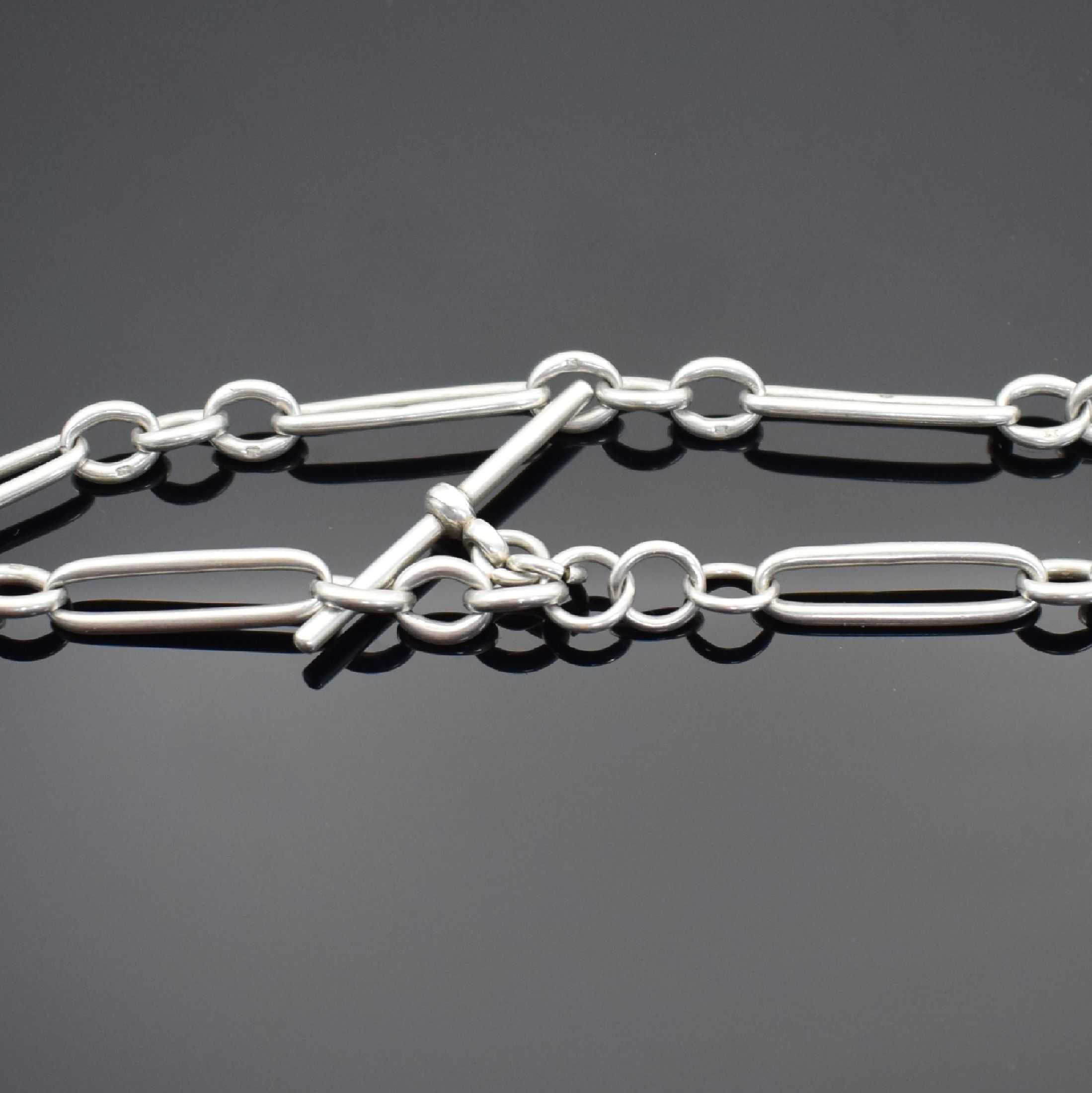 Detail d: Taschenuhrkette in RoseG 585/000 sowie 3 Silberketten, schmale, lang-gezogene Glieder, Federring & Karabiner, starker Verschleiß, ca. 18g, 2 ...