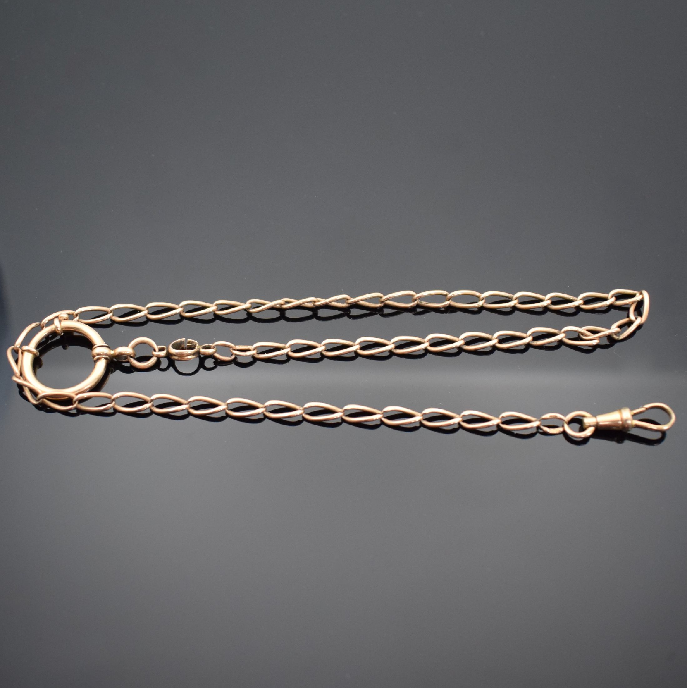 Detail e: Taschenuhrkette in RoseG 585/000 sowie 3 Silberketten, schmale, lang-gezogene Glieder, Federring & Karabiner, starker Verschleiß, ca. 18g, 2 ...