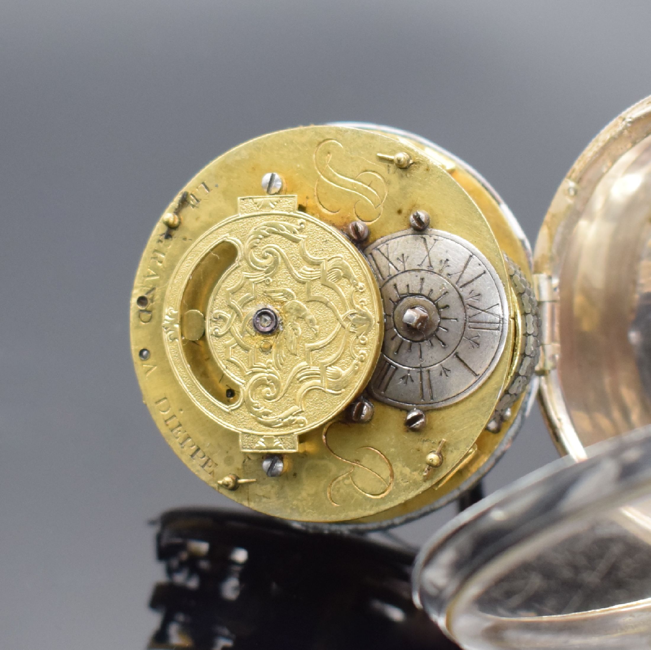 Detail c: Le GRAND à Dieppe frühes Spindelwerk mit Scheinpendel & 2 weitere Taschenuhren, Frankreich um 1720 / USA um 1900, 1. hohes verg. Werk m. ...
