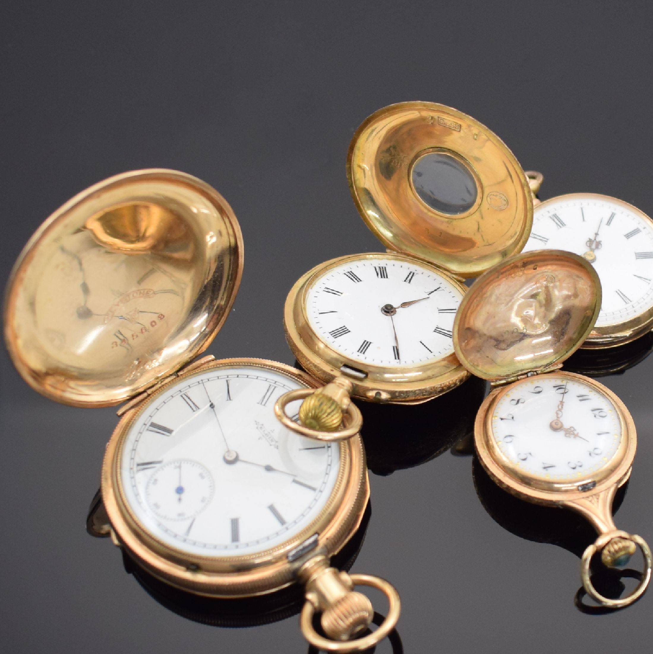 Detail a: 3 Damentaschenuhren in RoseG 585/000 sowie eine vergoldete ELGIN Savonette, um 1890, 3 Zylinderuhren als Savonette m. langem Pendant, Halbsavonette & ...