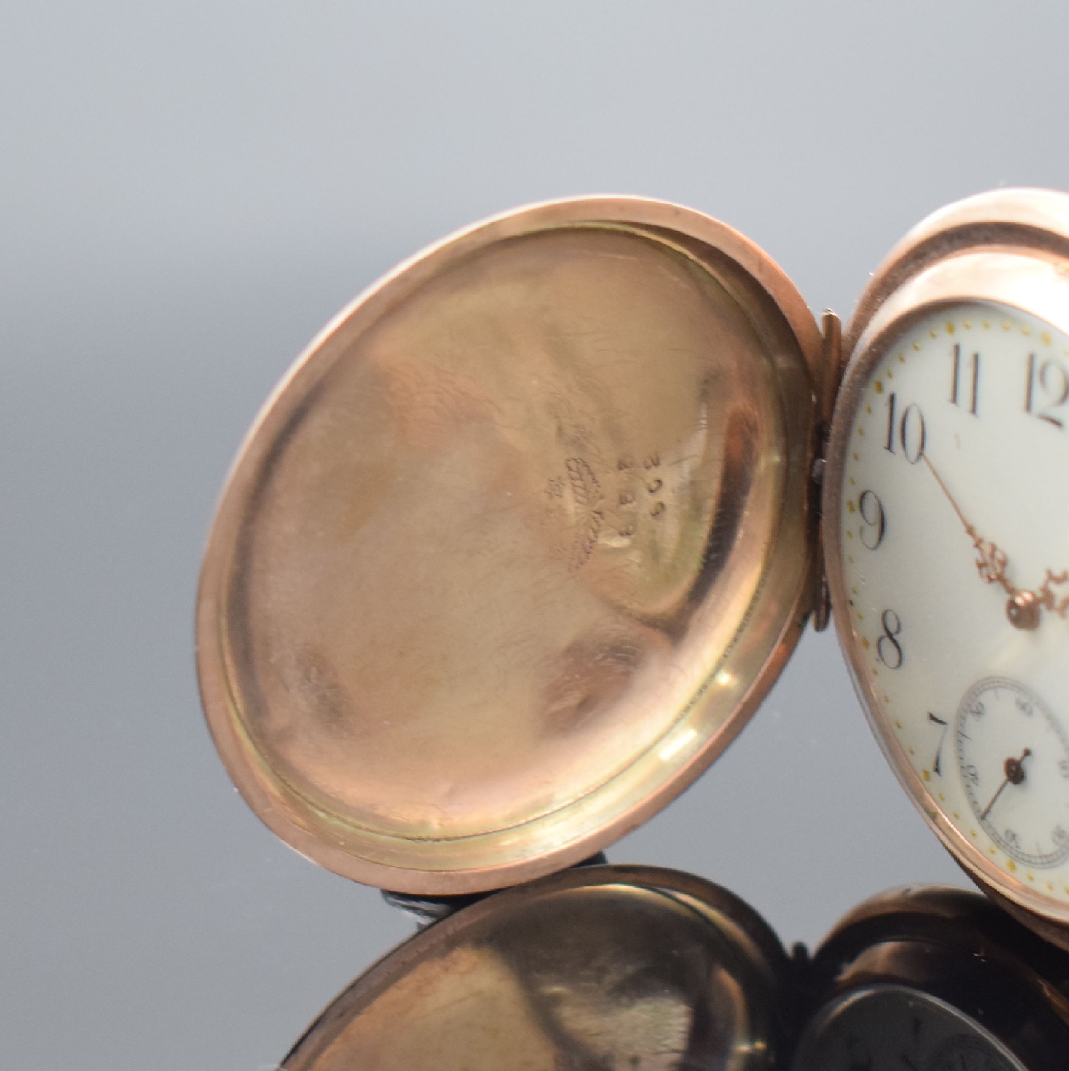 Detail f: ALPINA Herrensavonette in GG 585/000 & 2 weitere Goldtaschenuhren, Schweiz um 1890 - 1920, 1. Alpina m. gut erhaltenem guill. Louis-XVI Geh., gold. ...