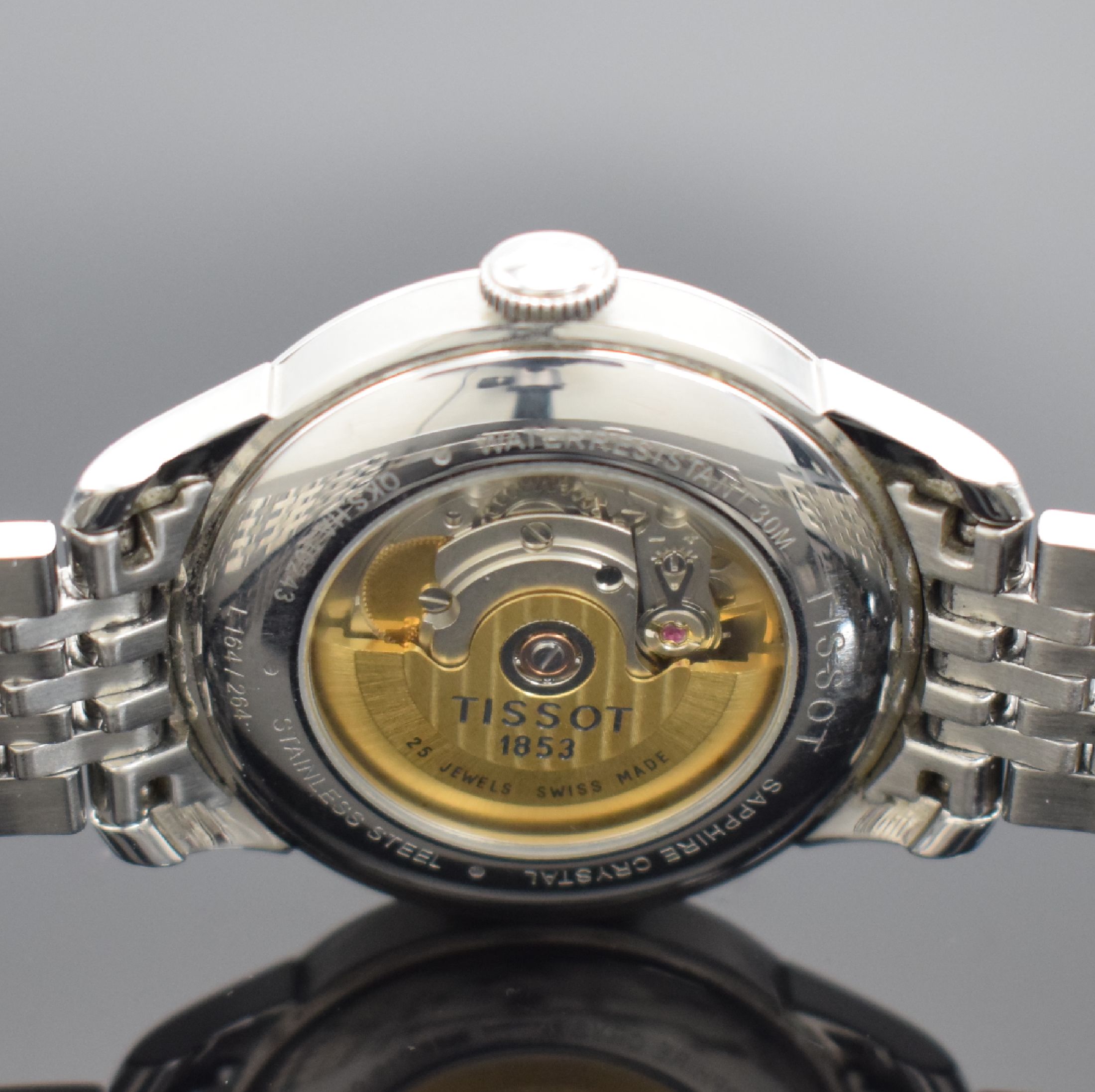 Detail d: TISSOT Le Locle Herrenarmbanduhr in Stahl, Schweiz verk. lt. beil. Pap. 04/2003, Automatik, beids. vergl. Geh., Boden aufgedr., orig. Gliederband m. ...