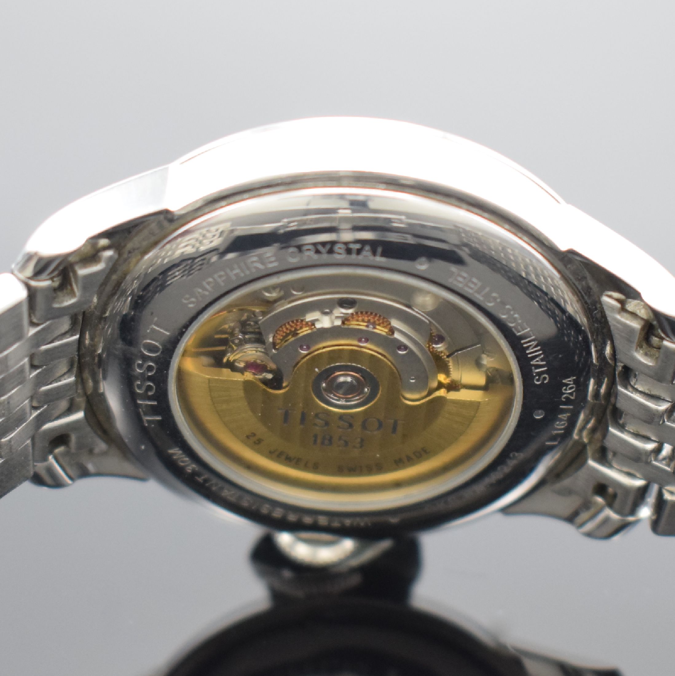 Detail e: TISSOT Le Locle Herrenarmbanduhr in Stahl, Schweiz verk. lt. beil. Pap. 04/2003, Automatik, beids. vergl. Geh., Boden aufgedr., orig. Gliederband m. ...
