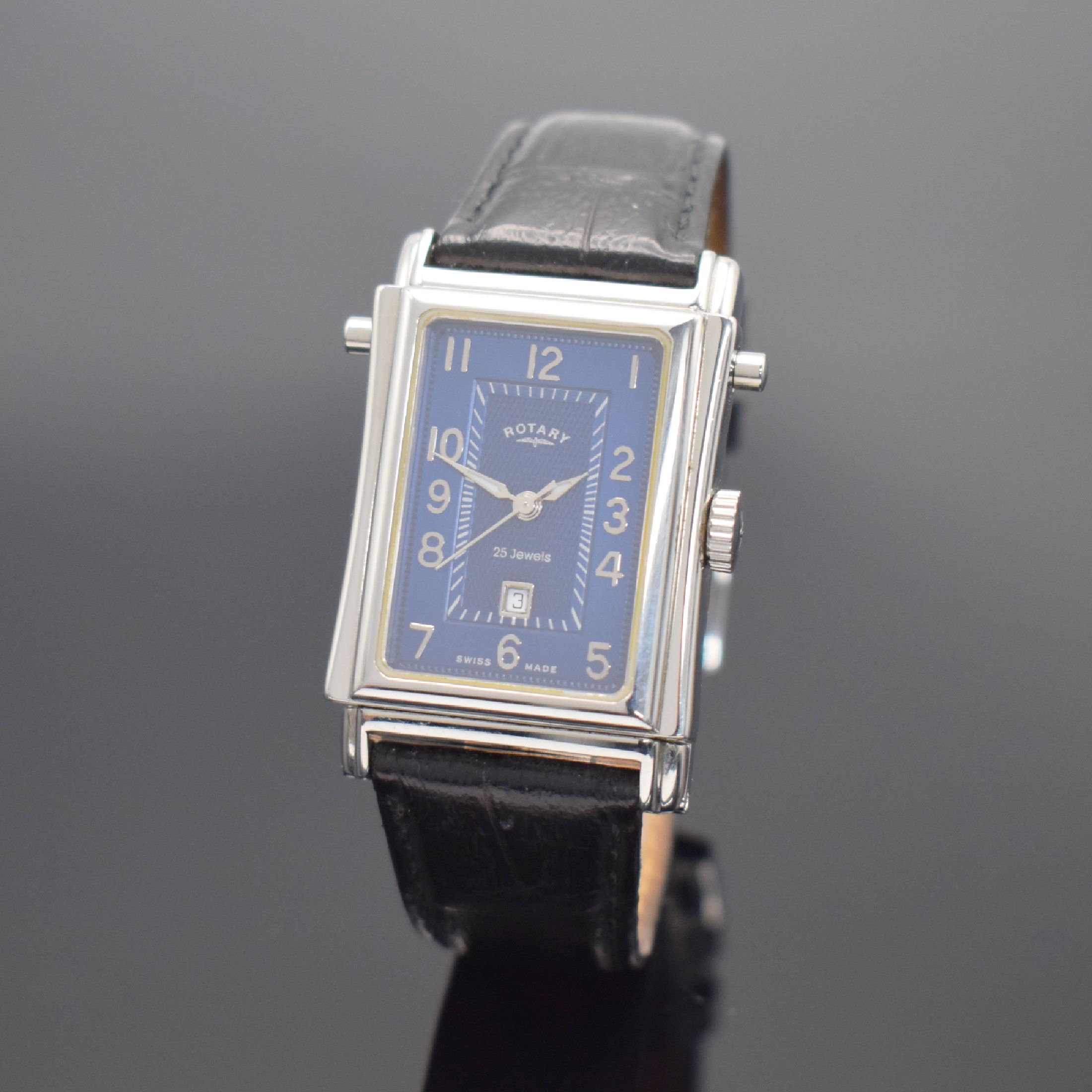 ROTARY rechteckige drehbare Herrenarmbanduhr in Stahl, Schweiz um 2000, Automatik, Ref. G9170, beids. vergl. Geh., Boden 8-fach verschr., blaues ...