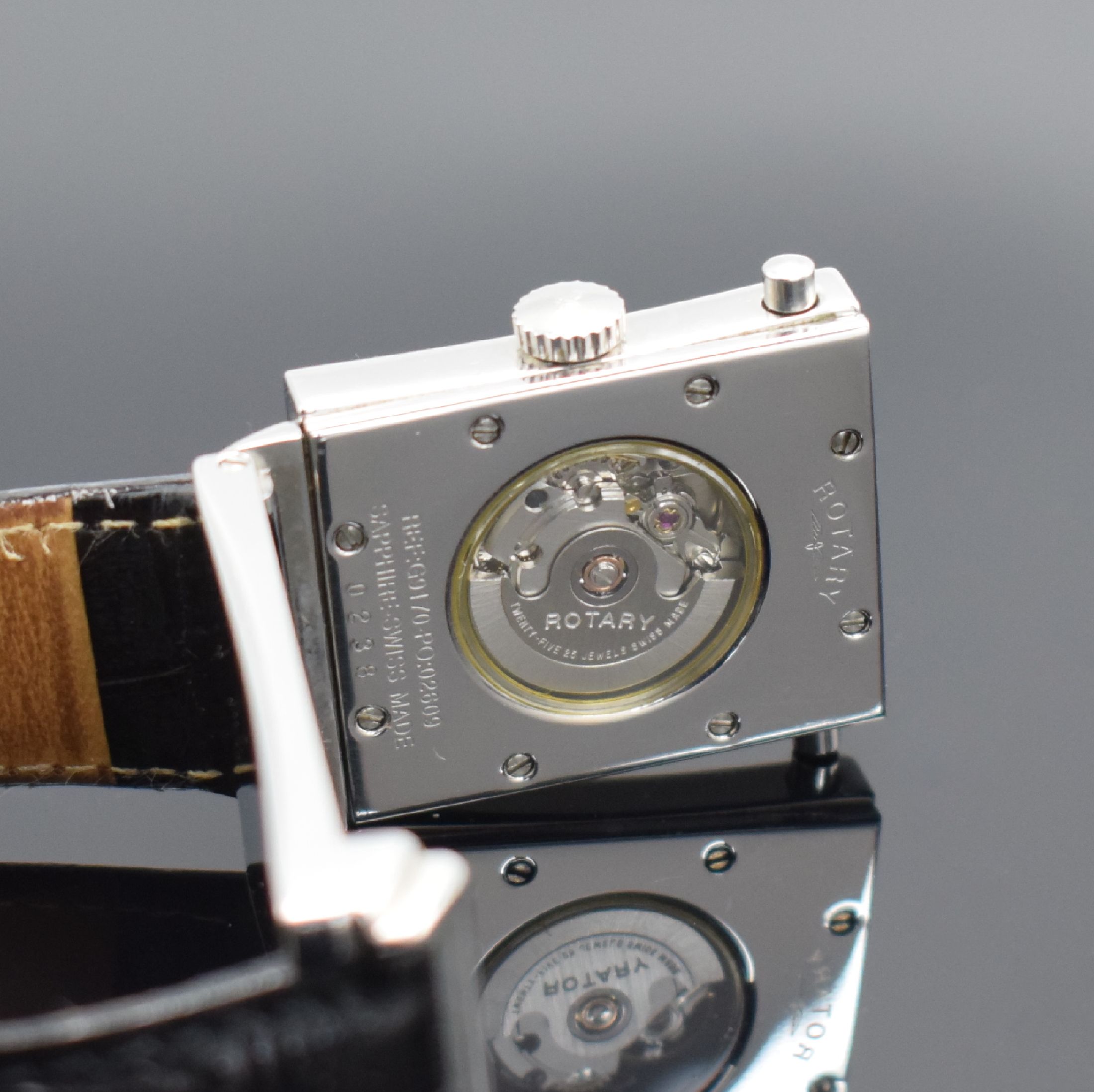Detail c: ROTARY rechteckige drehbare Herrenarmbanduhr in Stahl, Schweiz um 2000, Automatik, Ref. G9170, beids. vergl. Geh., Boden 8-fach verschr., blaues ...