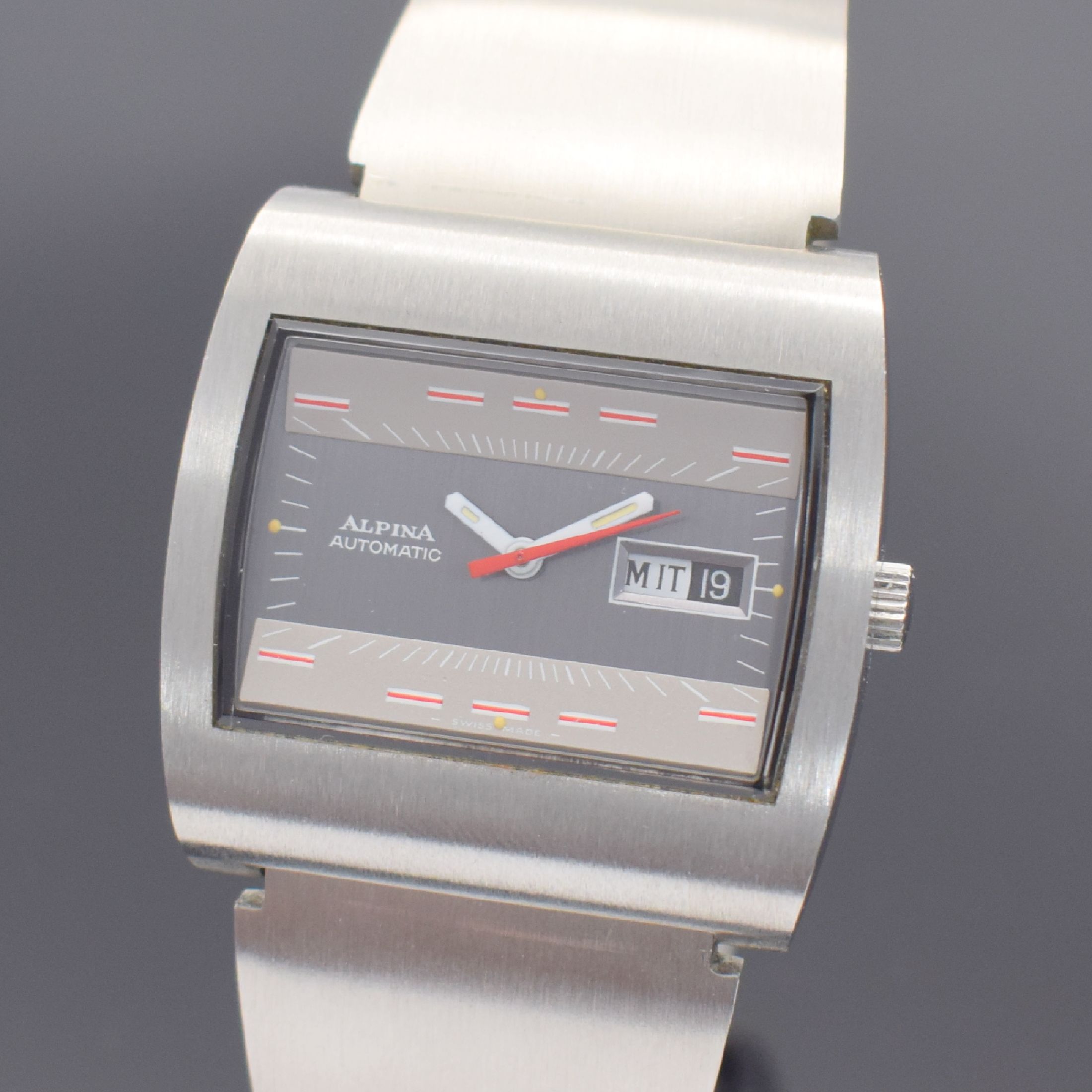 Detail a: ALPINA nahezu neuwertige Herrenarmbanduhr im 1970er Jahre Design in Stahl, Schweiz, Automatik, Monocoque-Geh., unsign. Stahlband m. Faltschl. aus der ...
