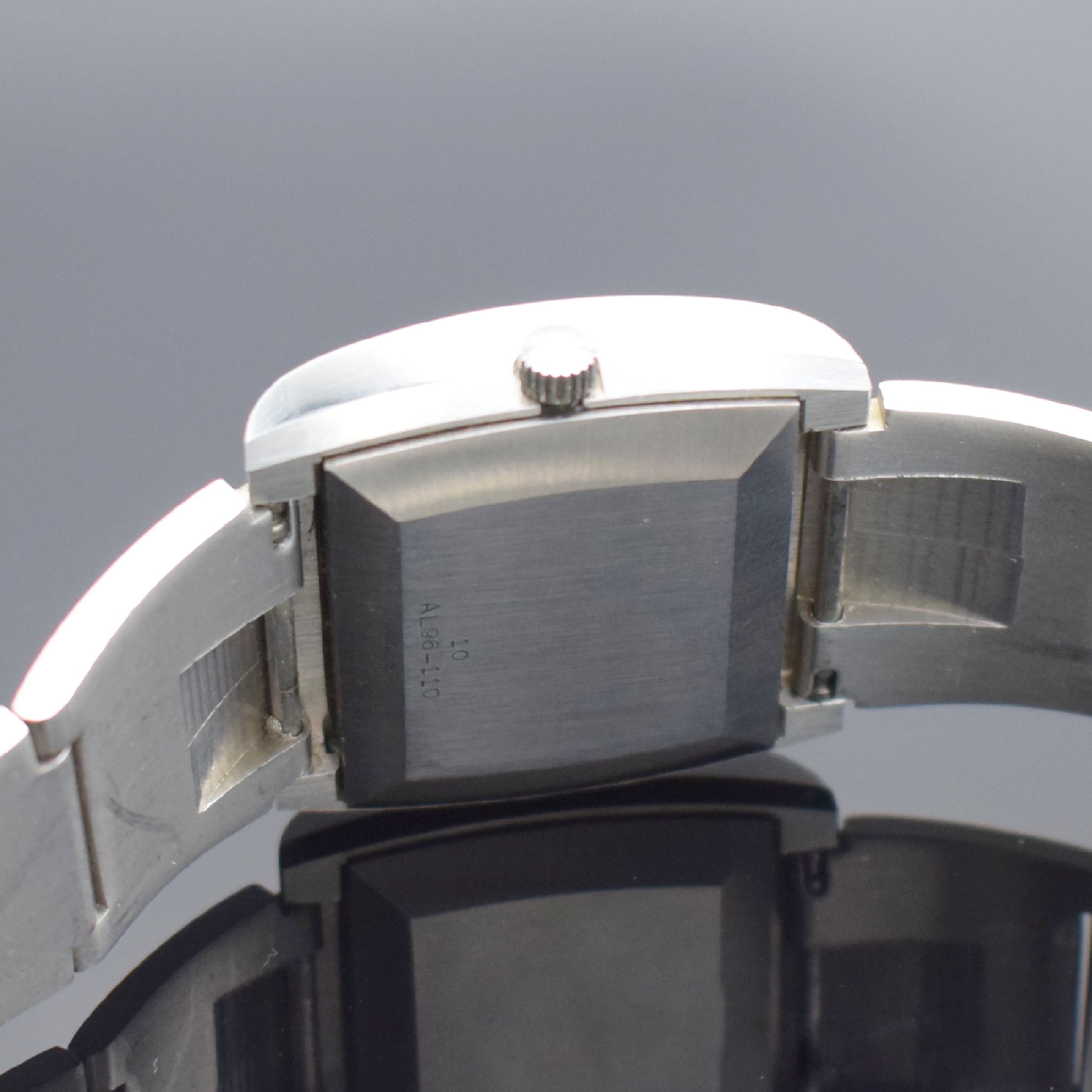 Detail c: ALPINA nahezu neuwertige Herrenarmbanduhr im 1970er Jahre Design in Stahl, Schweiz, Automatik, Monocoque-Geh., unsign. Stahlband m. Faltschl. aus der ...