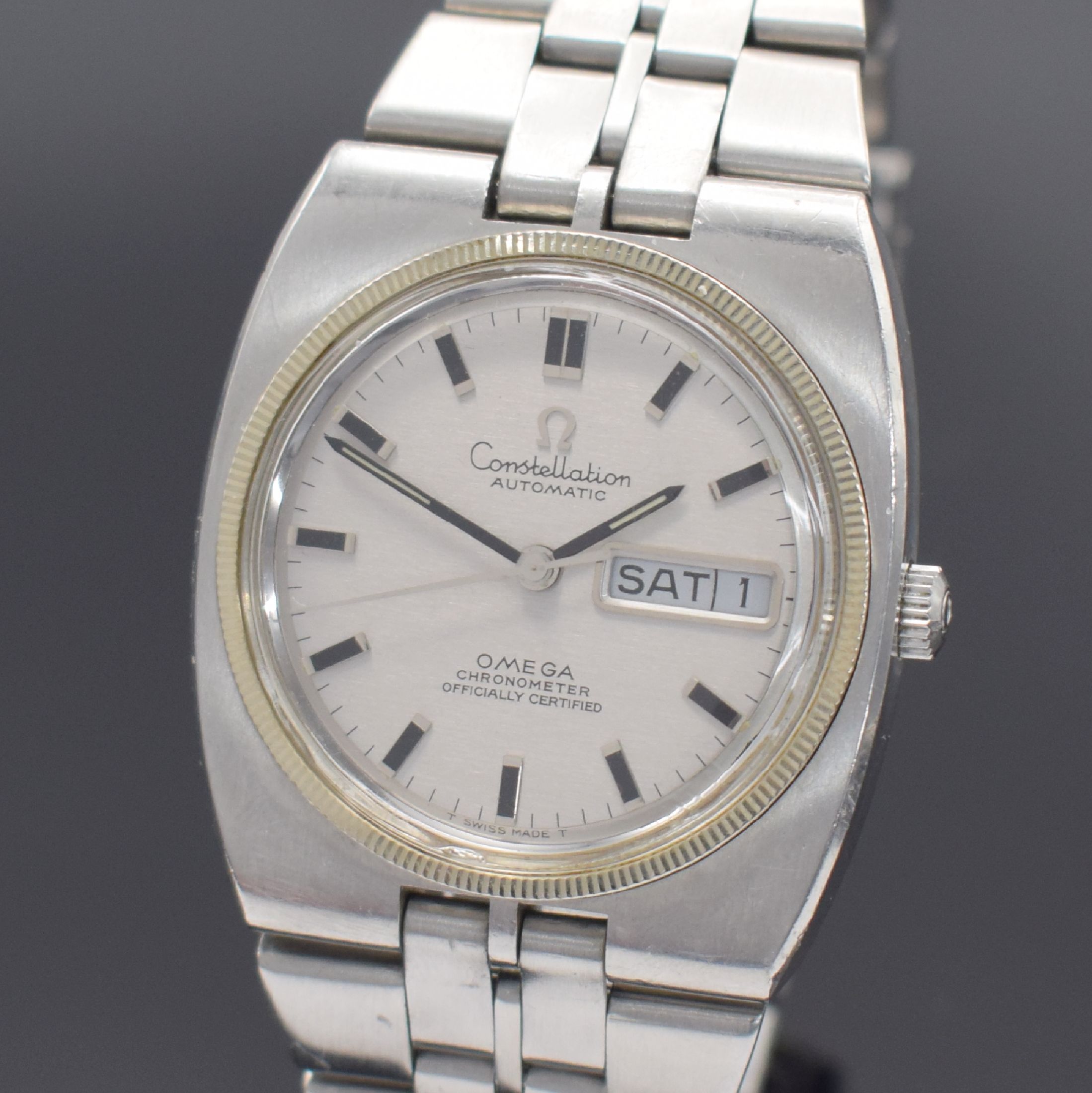 Detail a: OMEGA Constellation Chronometer Herrenarmbanduhr in Stahl, Schweiz um 1969, Automatik, Ref. 168.045 - 368.845, Boden mit Sternwarte-Symbolik ...