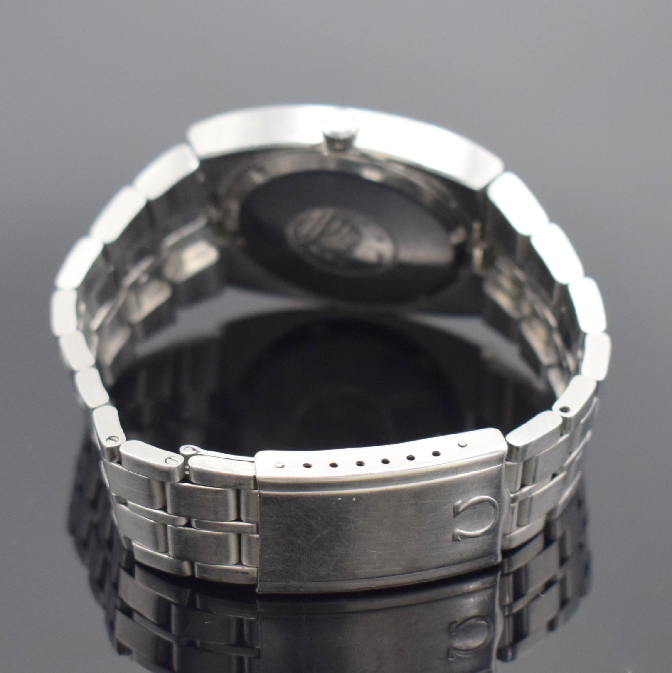 Detail b: OMEGA Constellation Chronometer Herrenarmbanduhr in Stahl, Schweiz um 1969, Automatik, Ref. 168.045 - 368.845, Boden mit Sternwarte-Symbolik ...