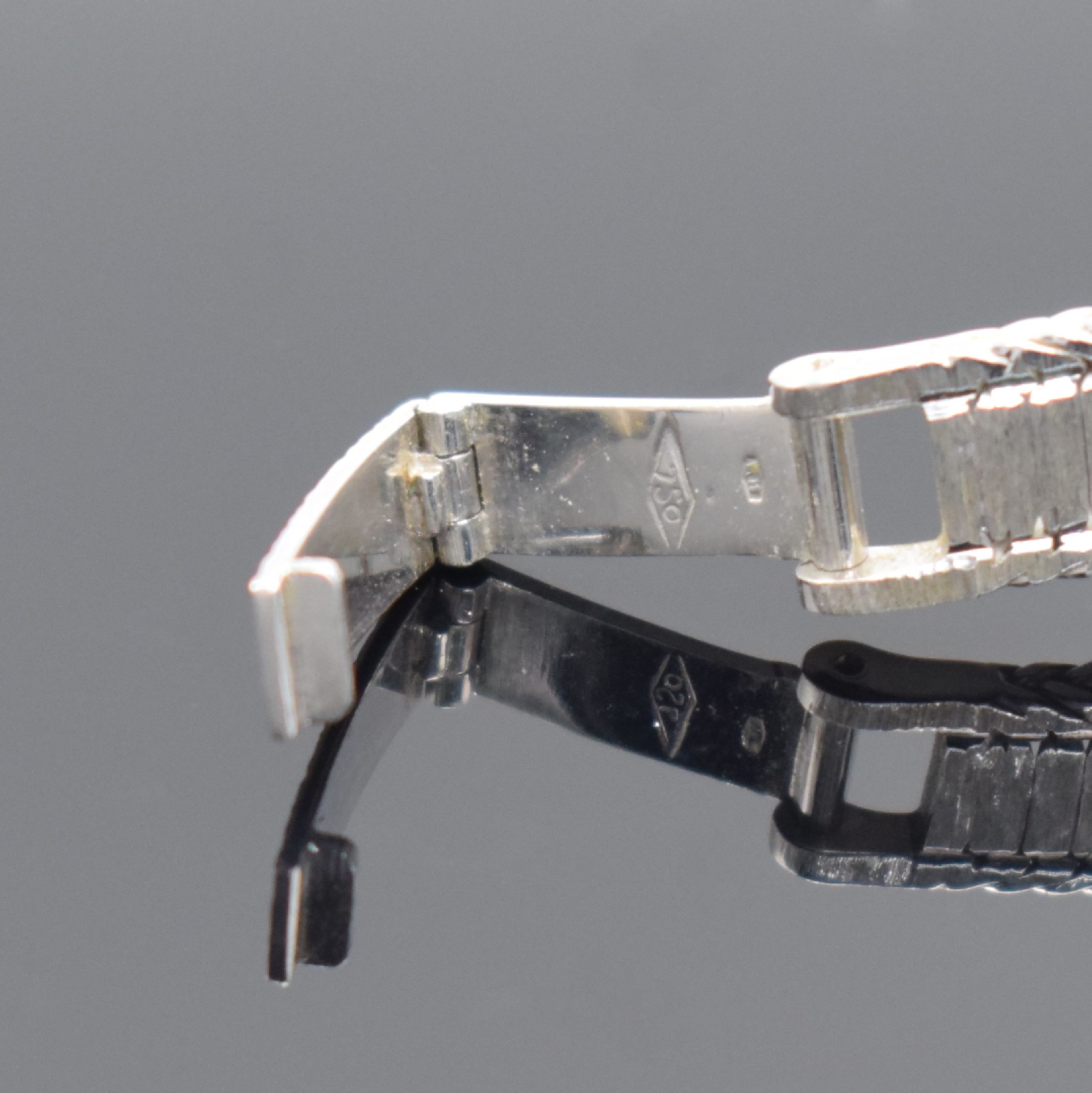 Detail b: LESSA Damenarmbanduhr in WG 750/000 mit Diamanten, Schweiz um 1960, Handaufzug, Milanaiseband, Boden aufgedr., Lünette aufw. m. Diamanten bes., ...