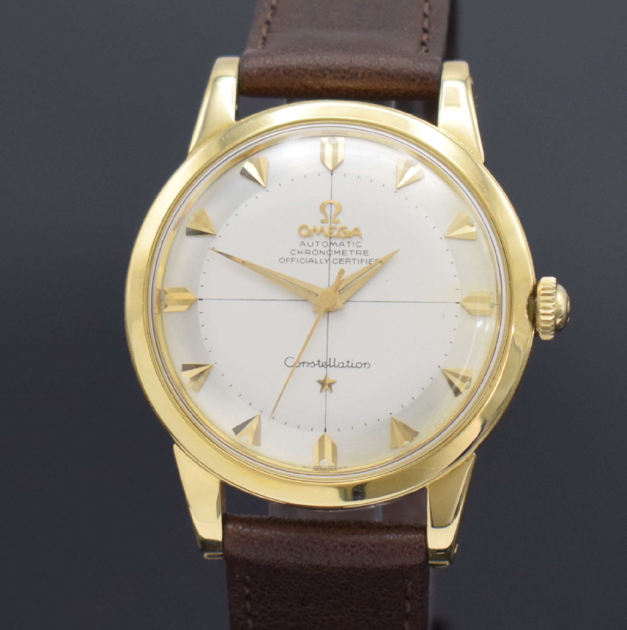Detail c: OMEGA Seamaster großes Herrenchronometer in GG 750/000 Referenz 2521SC, Schweiz um 1952, Hammerautomatik, Boden verschr., silb. Duoton-Zifferbl. ...