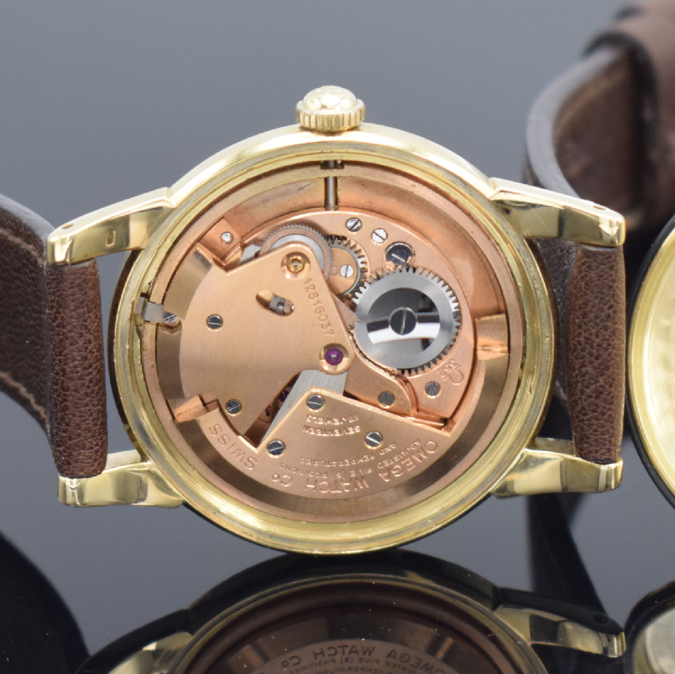 Detail g: OMEGA Seamaster großes Herrenchronometer in GG 750/000 Referenz 2521SC, Schweiz um 1952, Hammerautomatik, Boden verschr., silb. Duoton-Zifferbl. ...