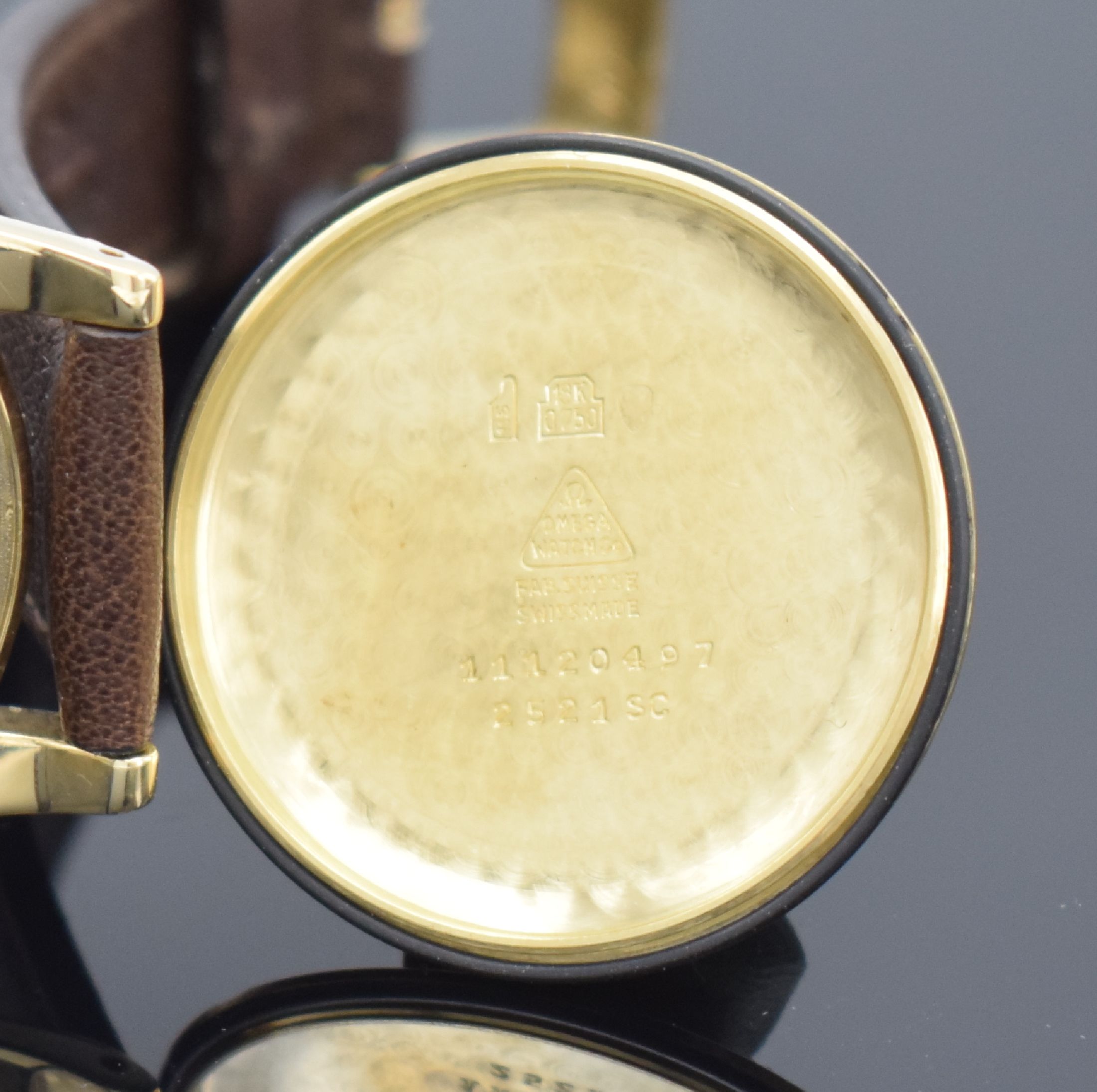 Detail h: OMEGA Seamaster großes Herrenchronometer in GG 750/000 Referenz 2521SC, Schweiz um 1952, Hammerautomatik, Boden verschr., silb. Duoton-Zifferbl. ...